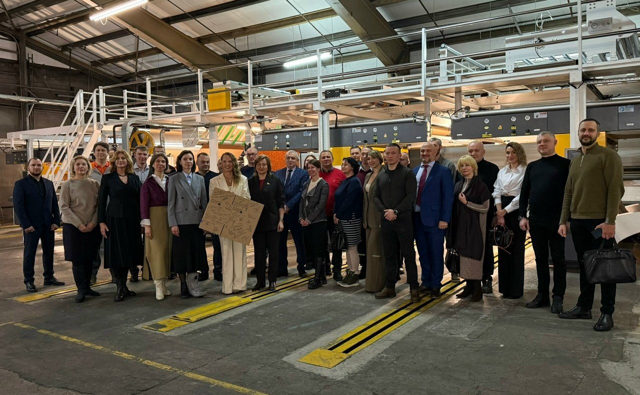 Лариса Круглова приняла участие в запуске современной производственной линии в Мурманске