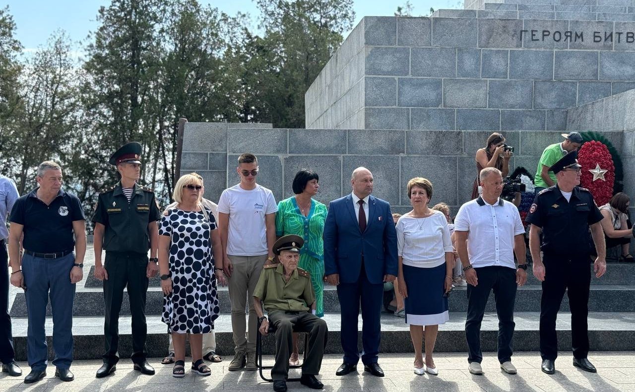 Екатерина Алтабаева приняла участие в праздничном мероприятии, посвящённом Дню государственного флага