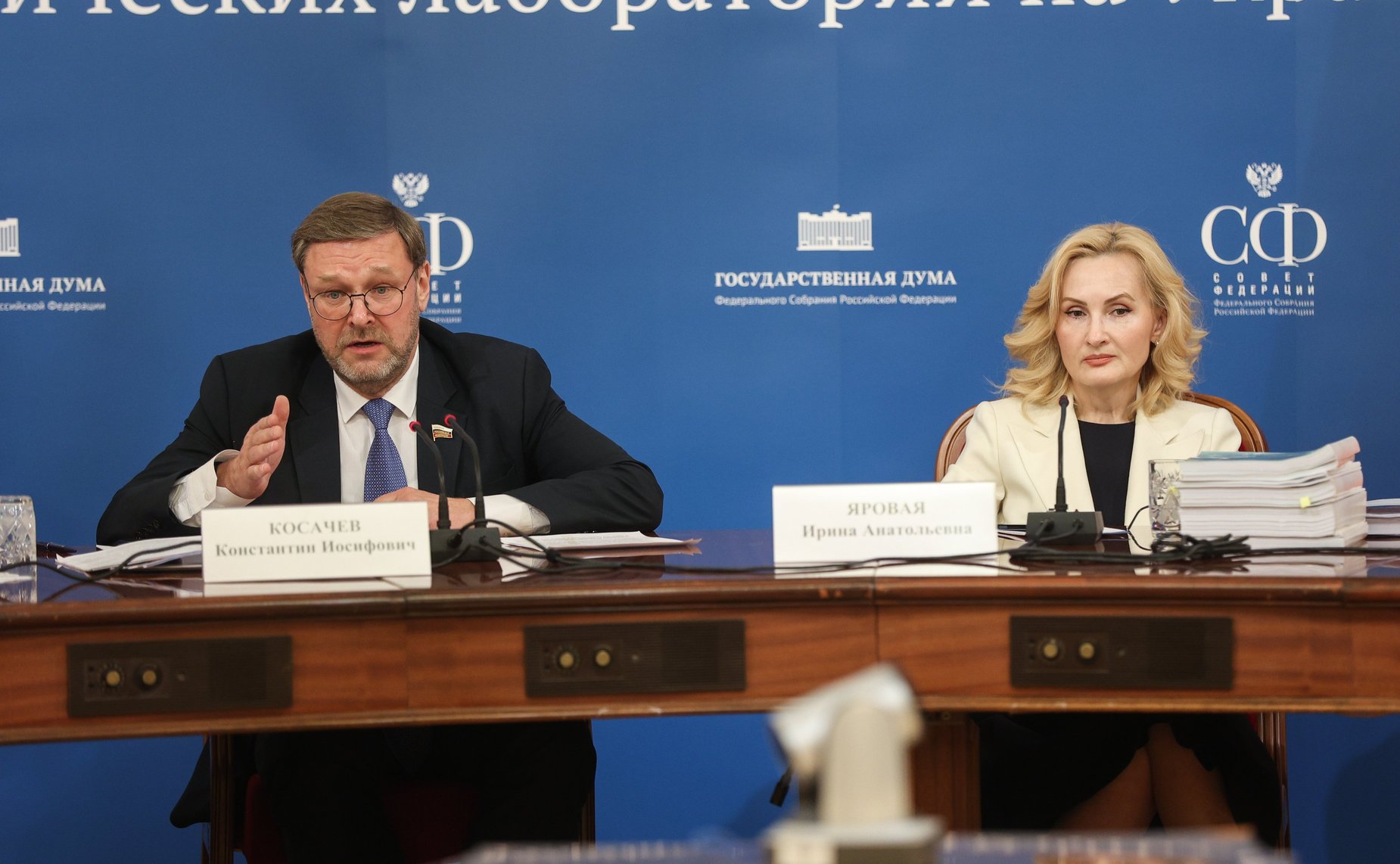 Заседание парламентской комиссии по расследованию обстоятельств, связанных с созданием американскими специалистами биологических лабораторий на территории Украины