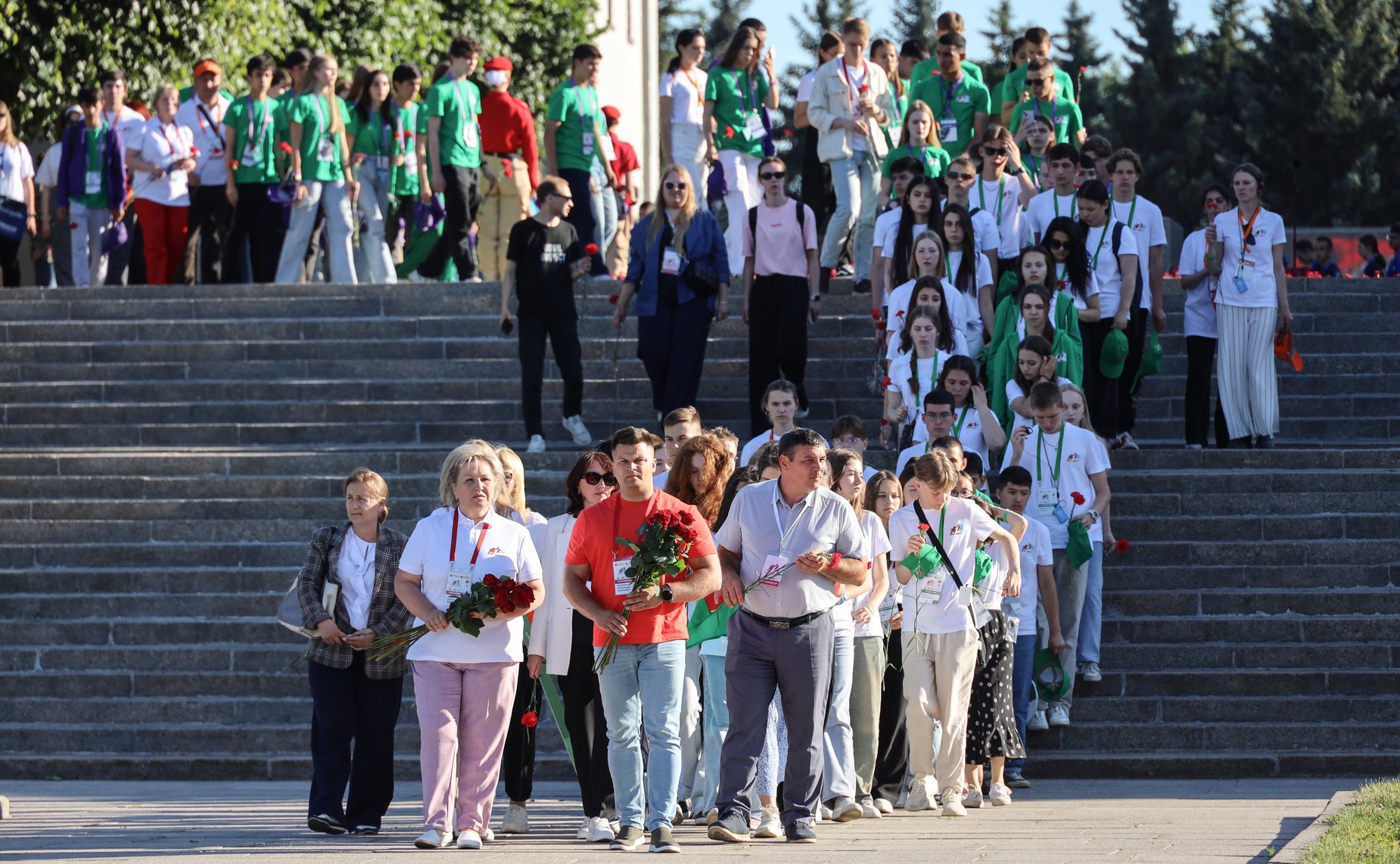 Участники культурно-образовательного проекта «Поезд Памяти» посещают город Санкт-Петербург