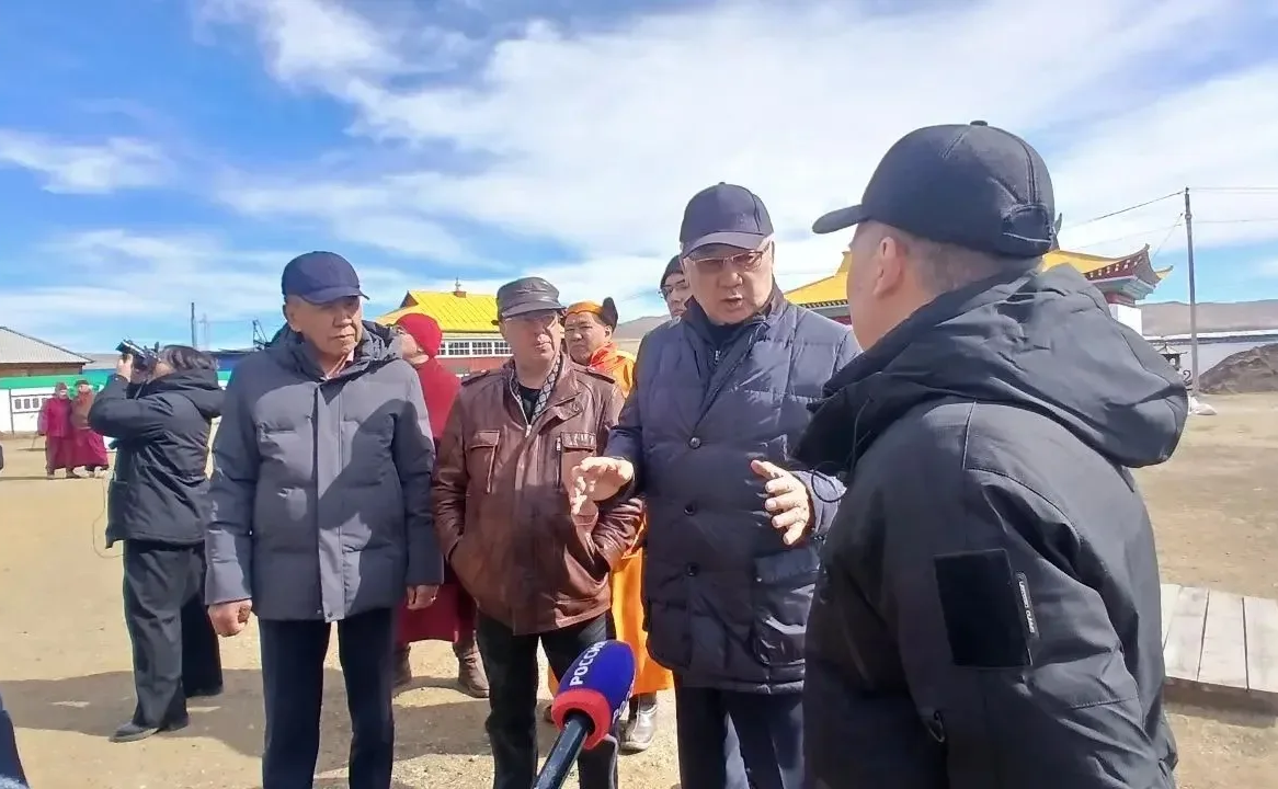 Баир Жамсуев в рамках региональной недели посетил Цугольский дацан, где оценил ход ремонтно-реставрационных работ в Согчен дугане