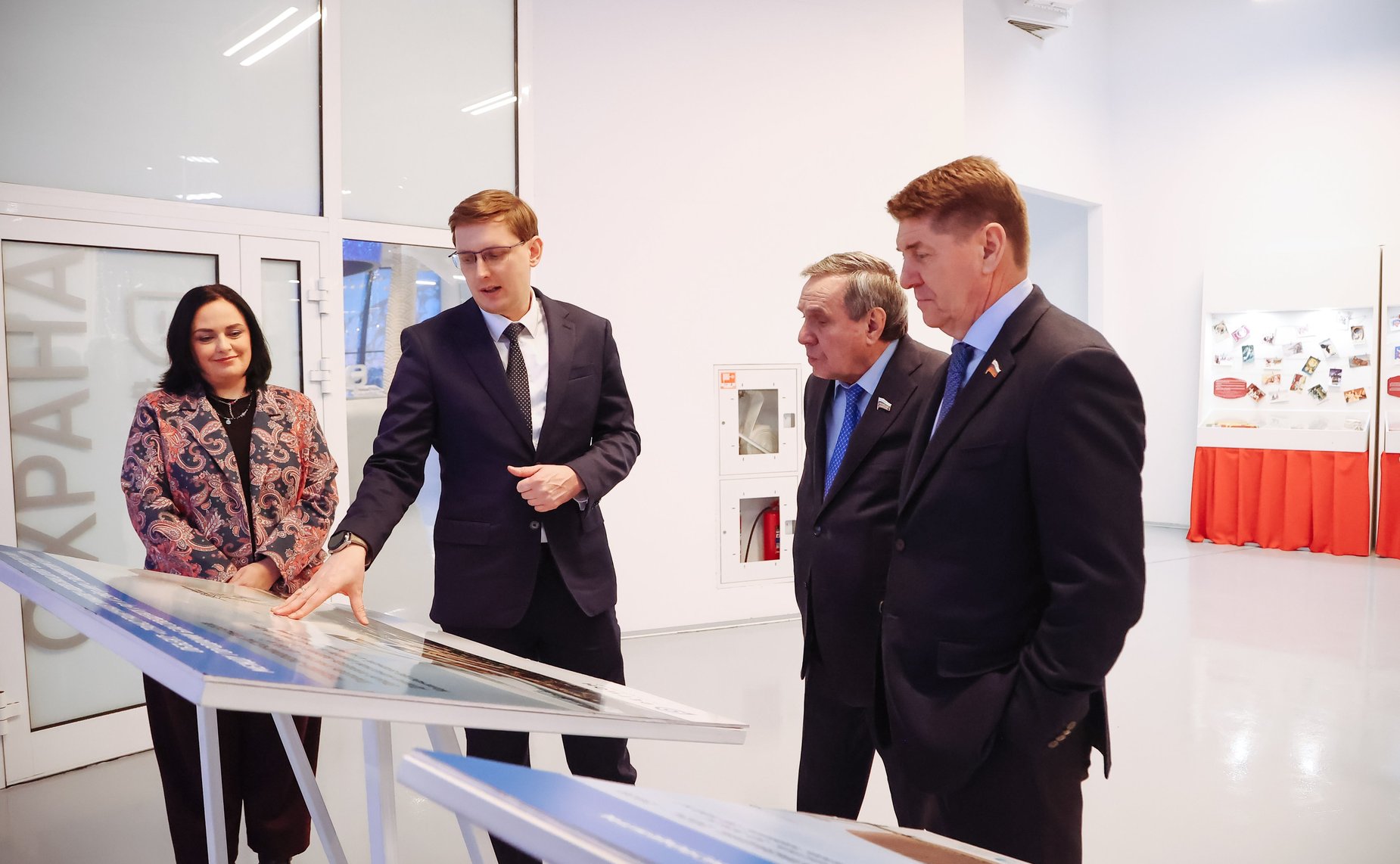 Сенаторы РФ посетили Дом Российско-Китайской дружбы и ознакомились с проектами строительства трансграничной канатной дороги через реку Амур и международного конгрессного выставочного центра, гостиничного комплекса