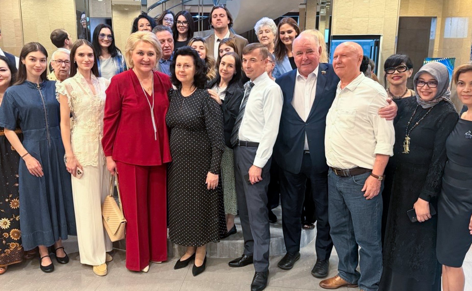 Российские парламентарии встретились с председателем Первой Комиссии Совета народных представителей Республики Индонезии Утутом Адианто и с российскими соотечественниками в Российском центре науки и культуры