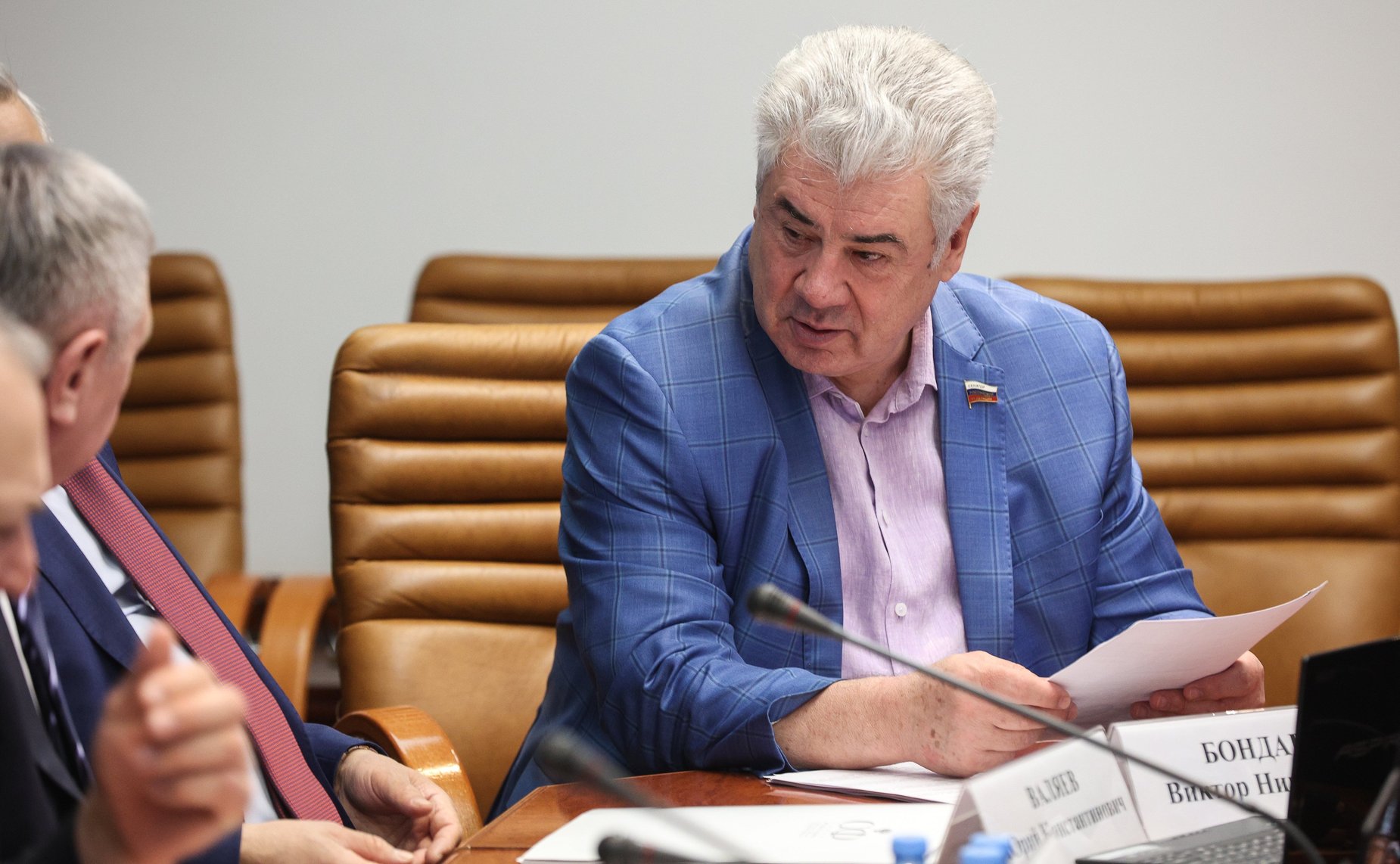 Виктор Бондарев