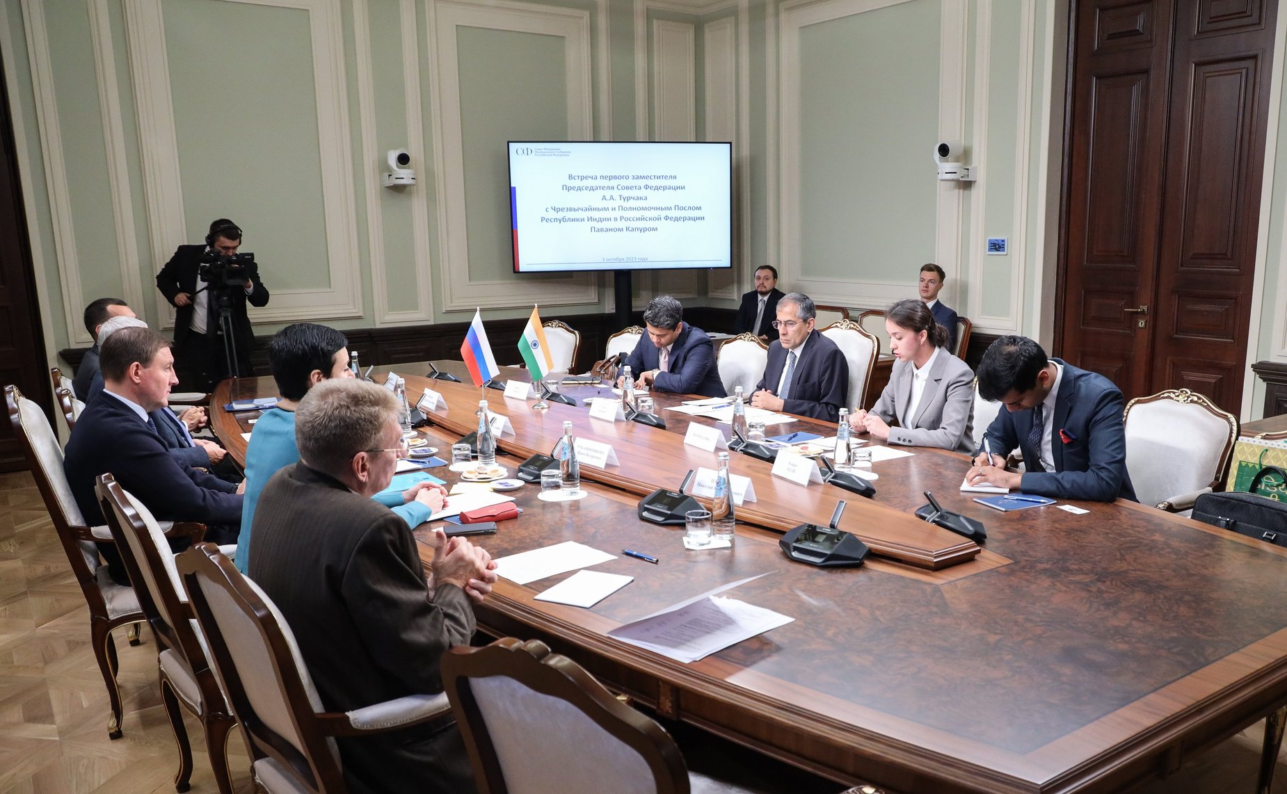 Встреча первого заместителя Председателя СФ Андрея Турчака с Чрезвычайным и Полномочным Послом Республики Индии в РФ Паваном Капуром