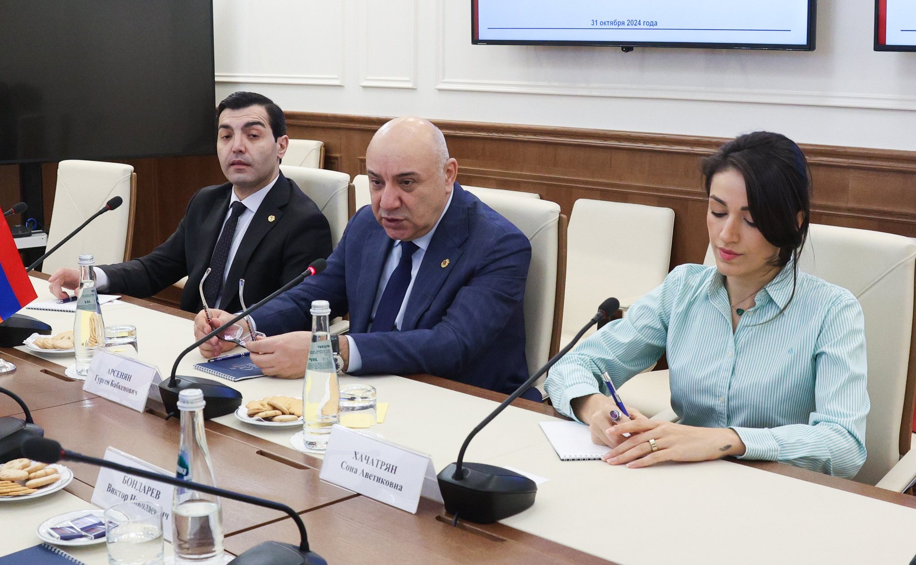 Встреча председателя Комитета Совета Федерации по обороне и безопасности Владимира Булавина с Чрезвычайным и Полномочным Послом Республики Армения в Российской Федерации Г. Арсеняном