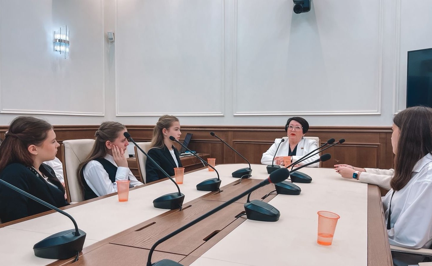 Людмила Талабаева встретилась в Совете Федерации со школьниками из региона