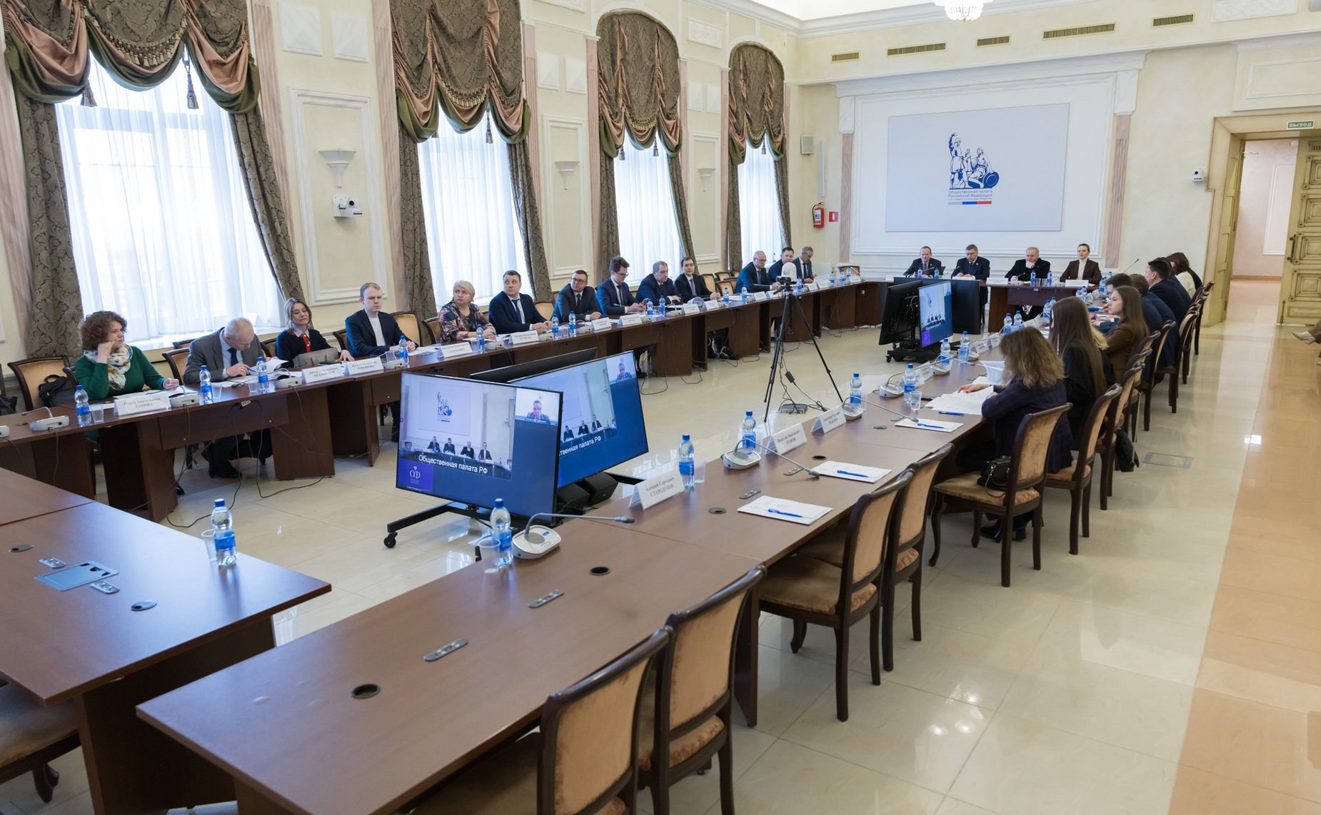 Сенаторы приняли участие в совещании «Совершенствование практики антикоррупционного просвещения»