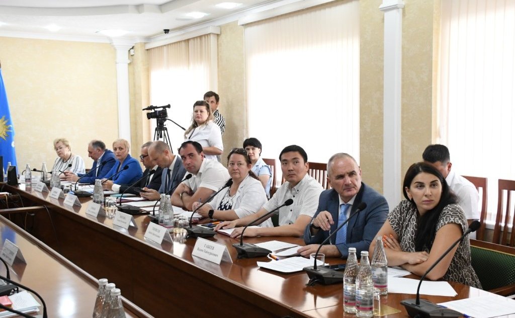 Заместитель председателя Комитета СФ по социальной политике Мохмад Ахмадов провел выездное совещание по вопросу мониторинга реализации положений Федерального закона, направленного на гармонизацию законодательства о спорте