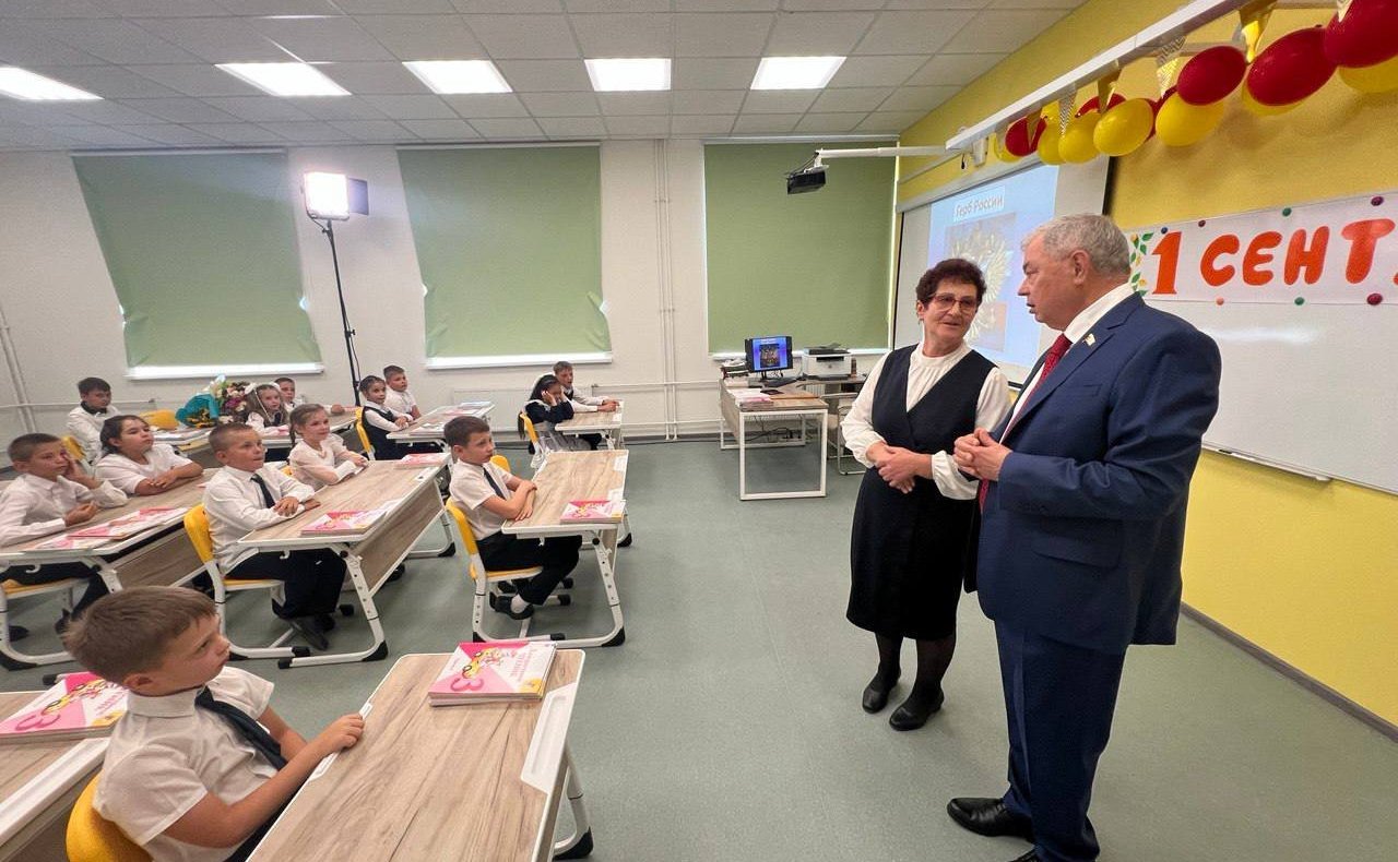 В селе Лопатино Тарусского района состоялось открытие новой средней общеобразовательной школы