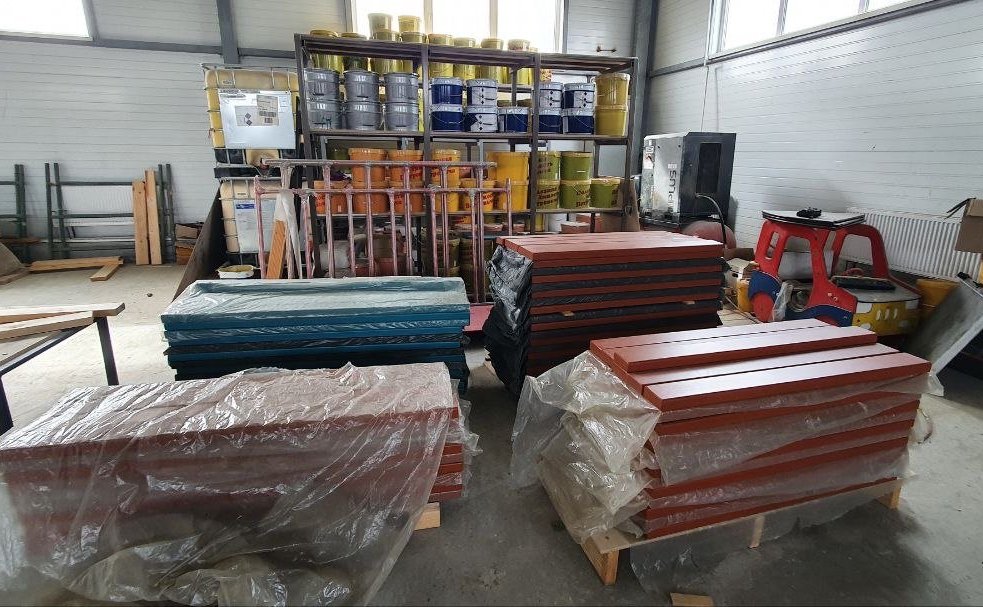 Андрей Базилевский побывал в селе Тополево Хабаровского района, где ознакомился с работой предприятия — местного производителя детских площадок