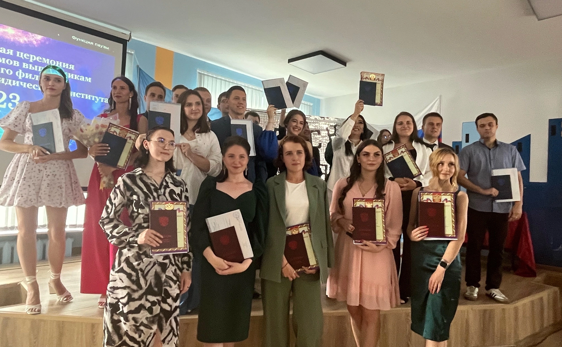 Сенатор Российской Федерации Ирина Кожанова приняла участие в торжественной церемонии вручения дипломов студентам Смоленского филиала Международного юридического института