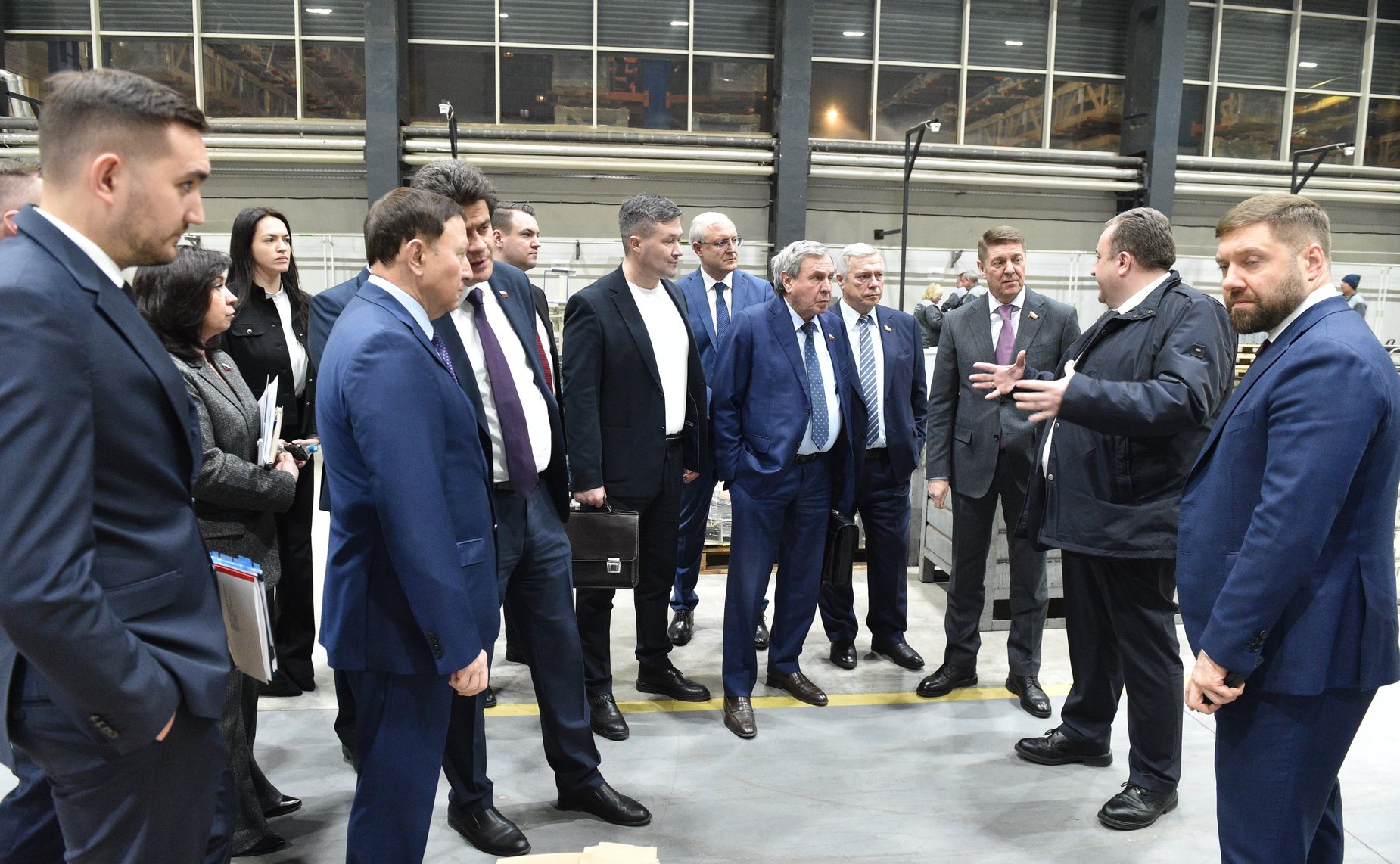 Сенаторы ознакомились с предприятием по производству лифтового оборудования акционерного общества «Щербинский лифтостроительный завод»