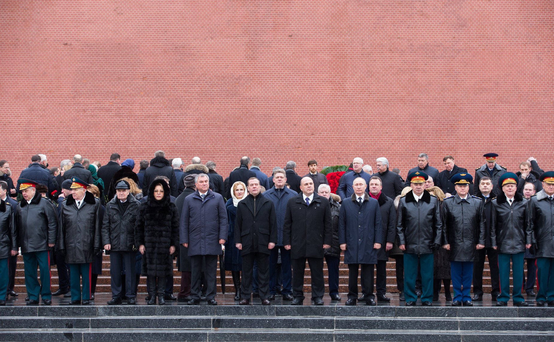 Валентина Матвиенко приняла участие в церемонии возложения венка и цветов к Могиле Неизвестного Солдата