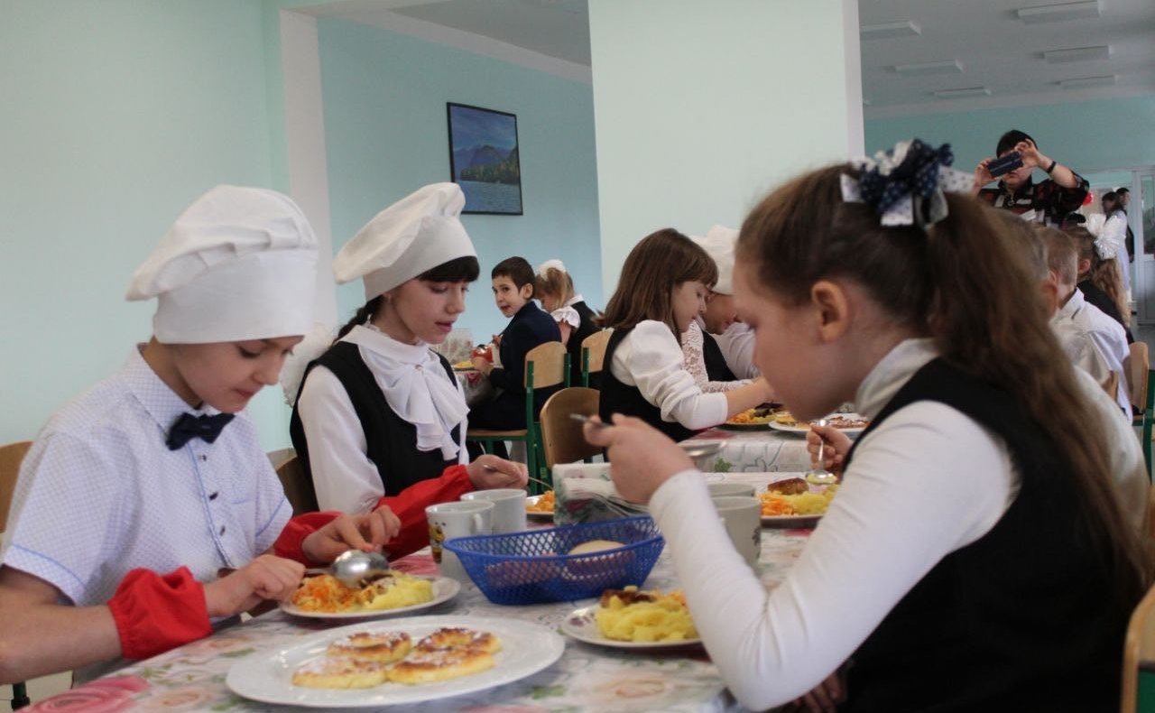 Открытие школьной столовой и пищеблока Трёхизбенской основной школы в Славяносербском районе