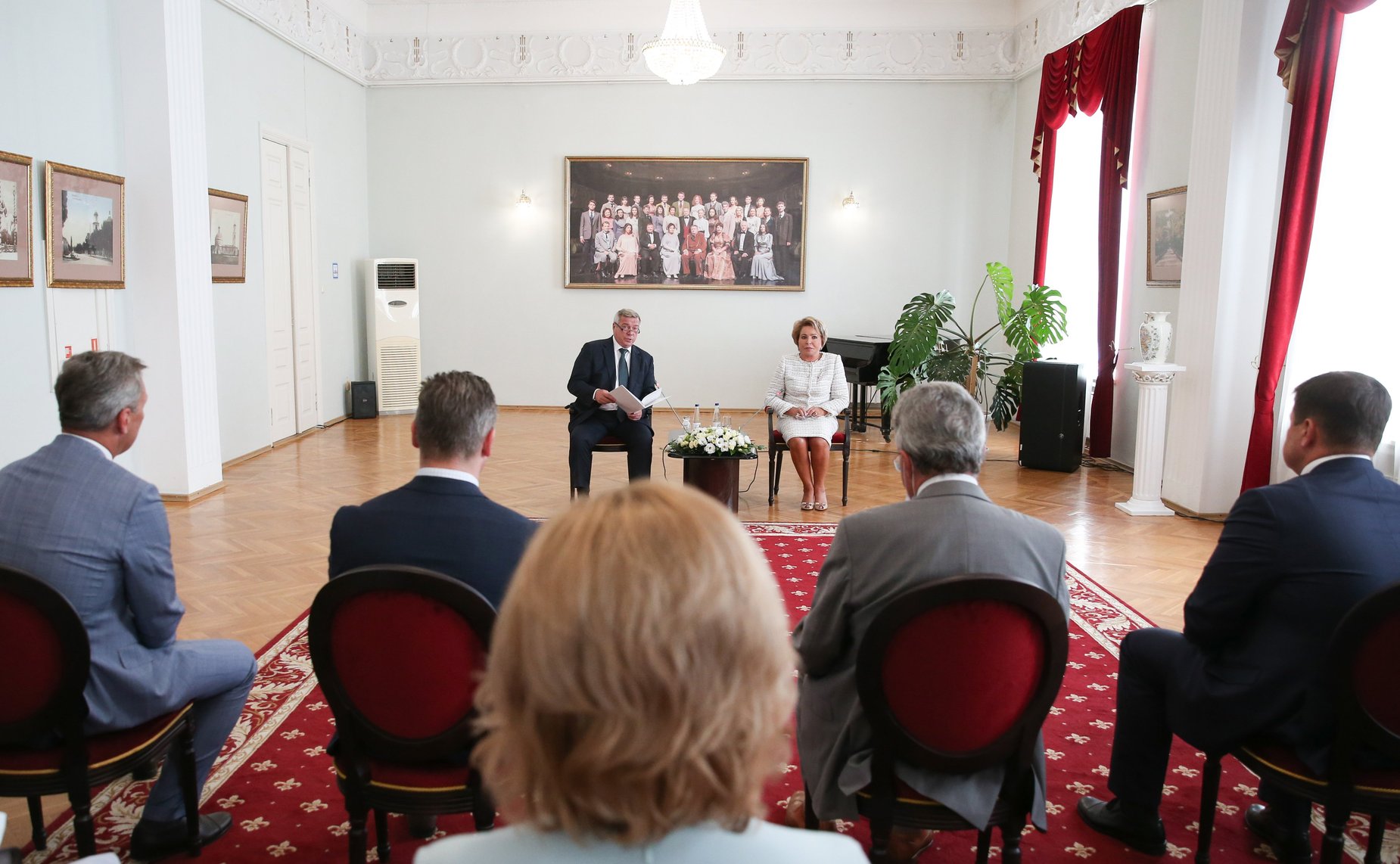 В. Матвиенко и В. Голубев