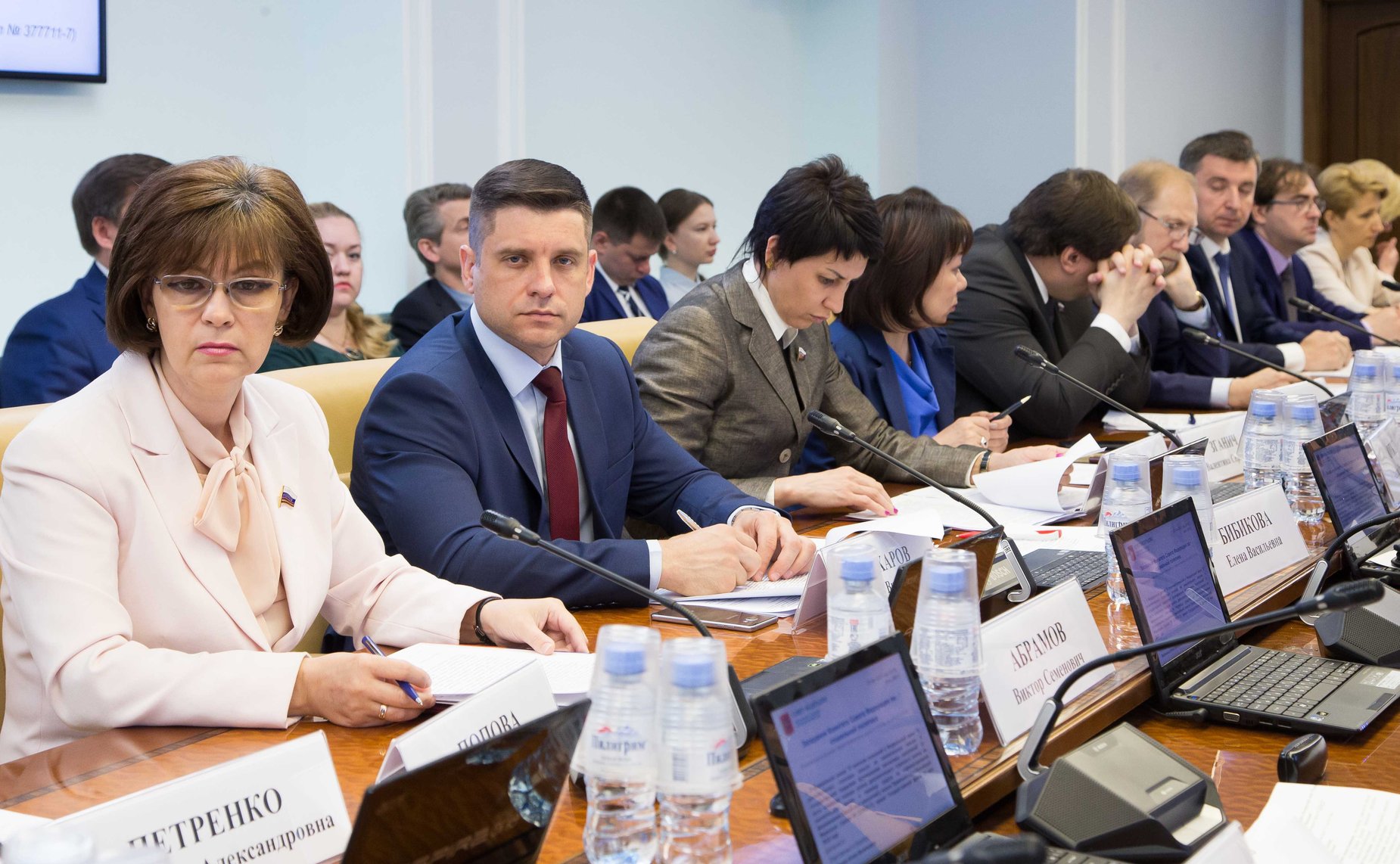 Е. Попова и Ю. Архаров