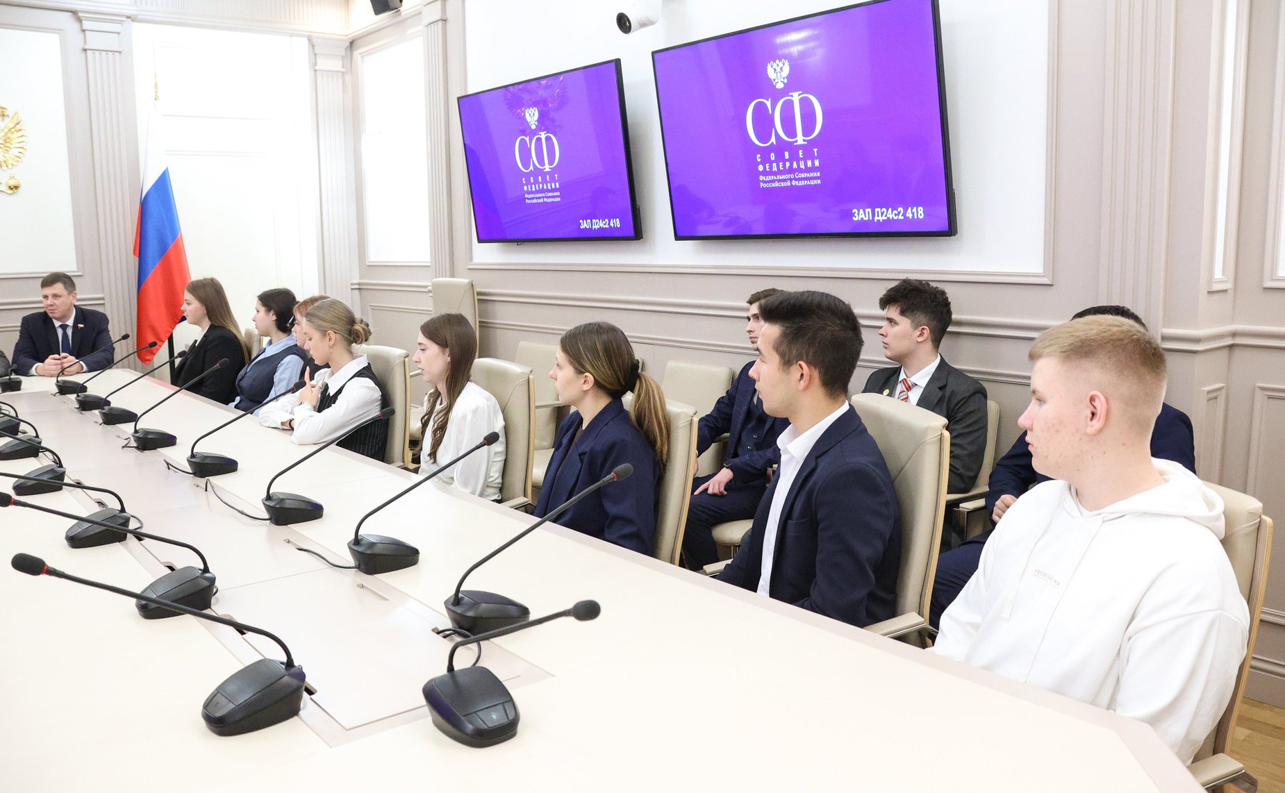 Встреча сенаторов РФ, представляющих Смоленскую область в СФ с детским общественным советом при Уполномоченному по правам ребенка в Смоленской области