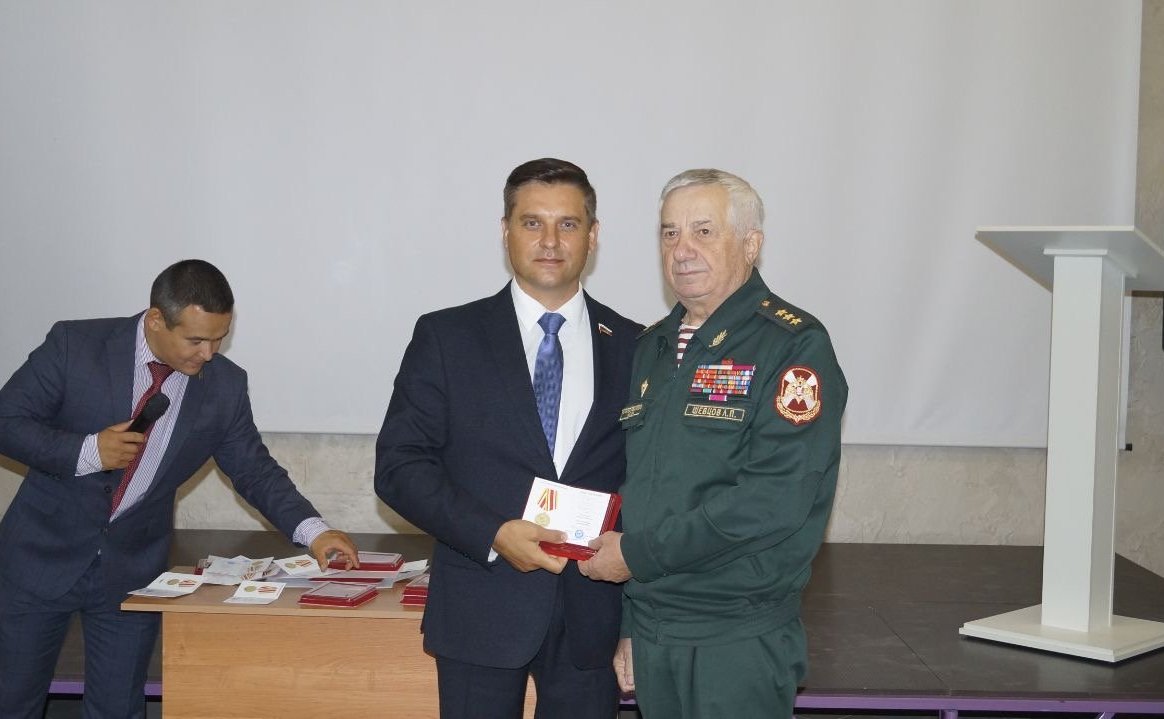 Юрий Архаров принял участие в церемонии награждения памятными медалями в связи с 77-й годовщиной Победы над Японией и окончанием Второй мировой войны