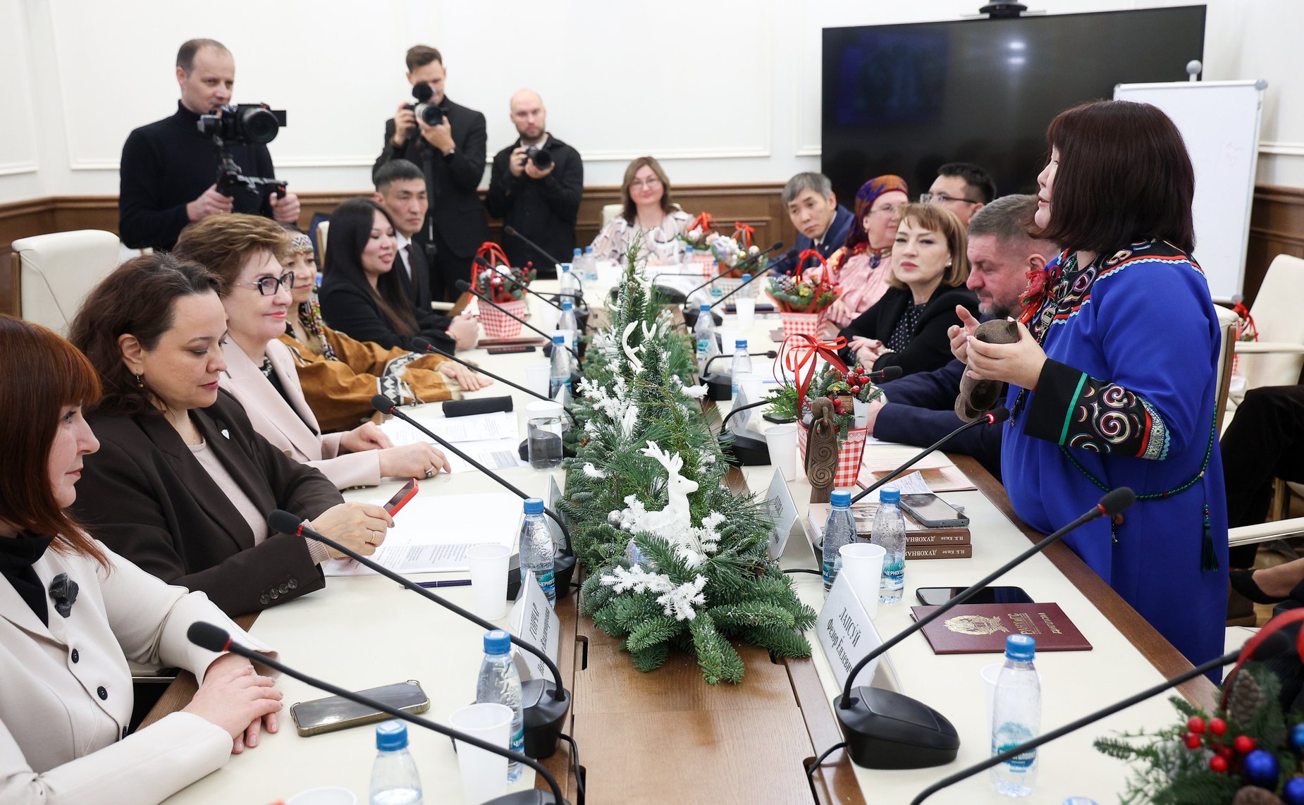 В Совете Федерации состоялась торжественная церемония вручения дипломов выпускникам образовательной программы «Актуальные проблемы и эффективные практики устойчивого развития коренных малочисленных народов Севера, Сибири и Дальнего Востока РФ»