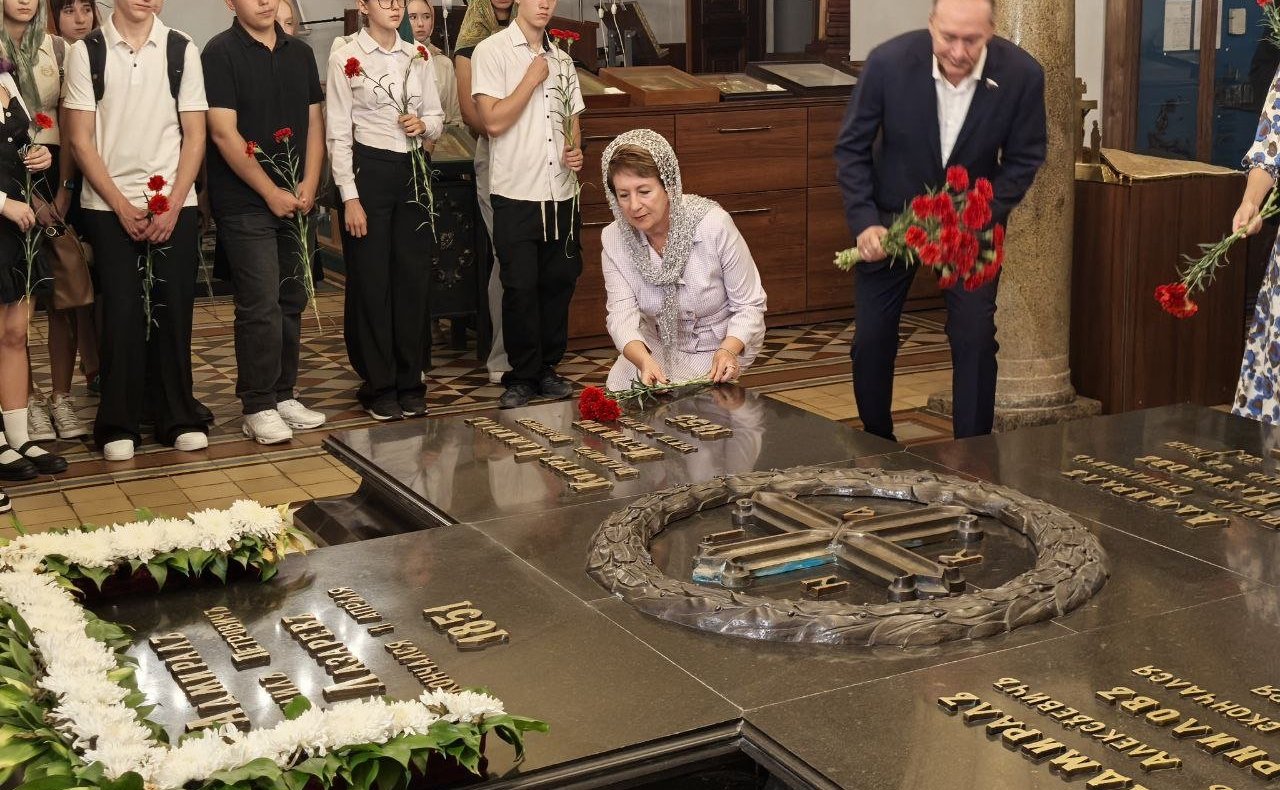 Екатерина Алтабаева приняла участие в торжественных мероприятиях, посвященных памятной дате — завершению Первой обороны Севастополя