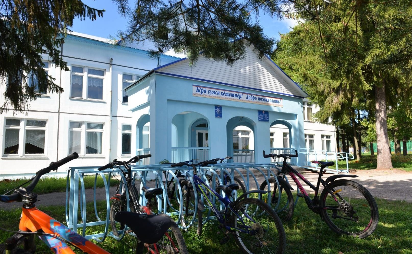 Н. Федоров в рамках рабочей поездки в Чебоксарском районе Чувашии посетил мемориал «Память» и пообщался с педагогами и учениками Толиковской средней общеобразовательной школы