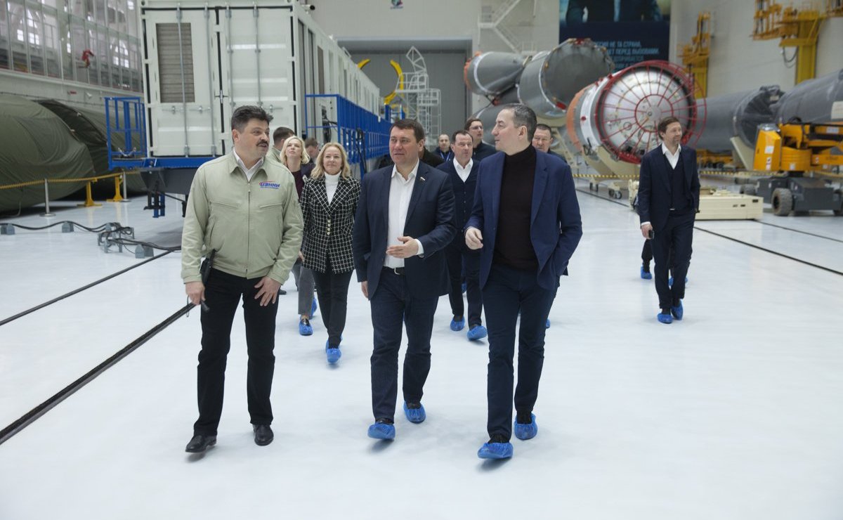 Делегация Совета Федерации во главе с председателем Комитета СФ по экономической политике Андреем Кутеповым, которая находится в Амурской области, посетила космодром Восточный