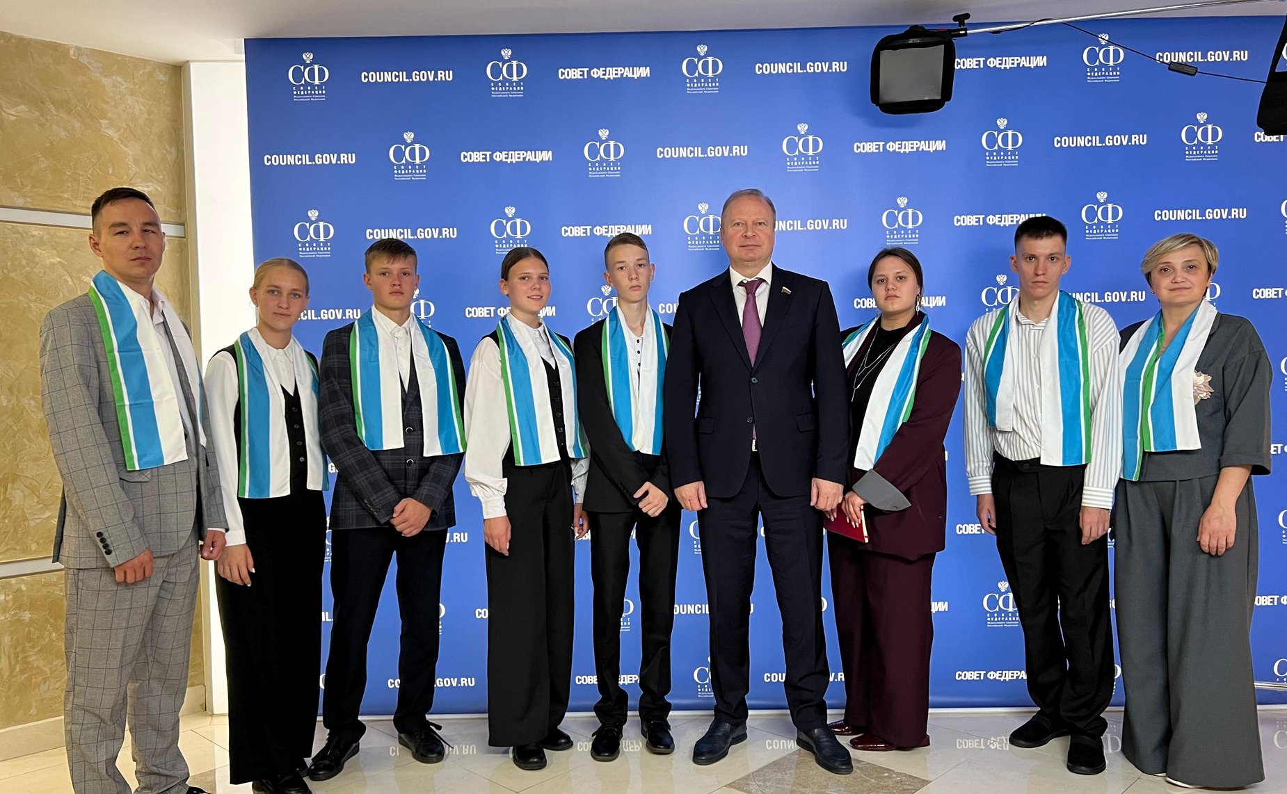 Виктор Шептий организовал свердловским школьникам и преподавателям экскурсию в Совете Федерации