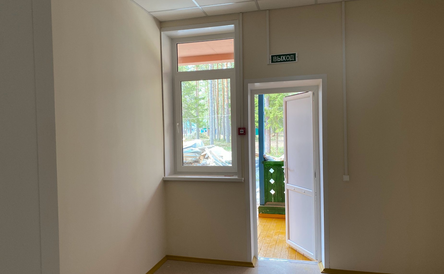 Иван Новиков в рамках рабочей поездки в Плесецкий муниципальный округ посетил детский оздоровительный лагерь «Буревестник»