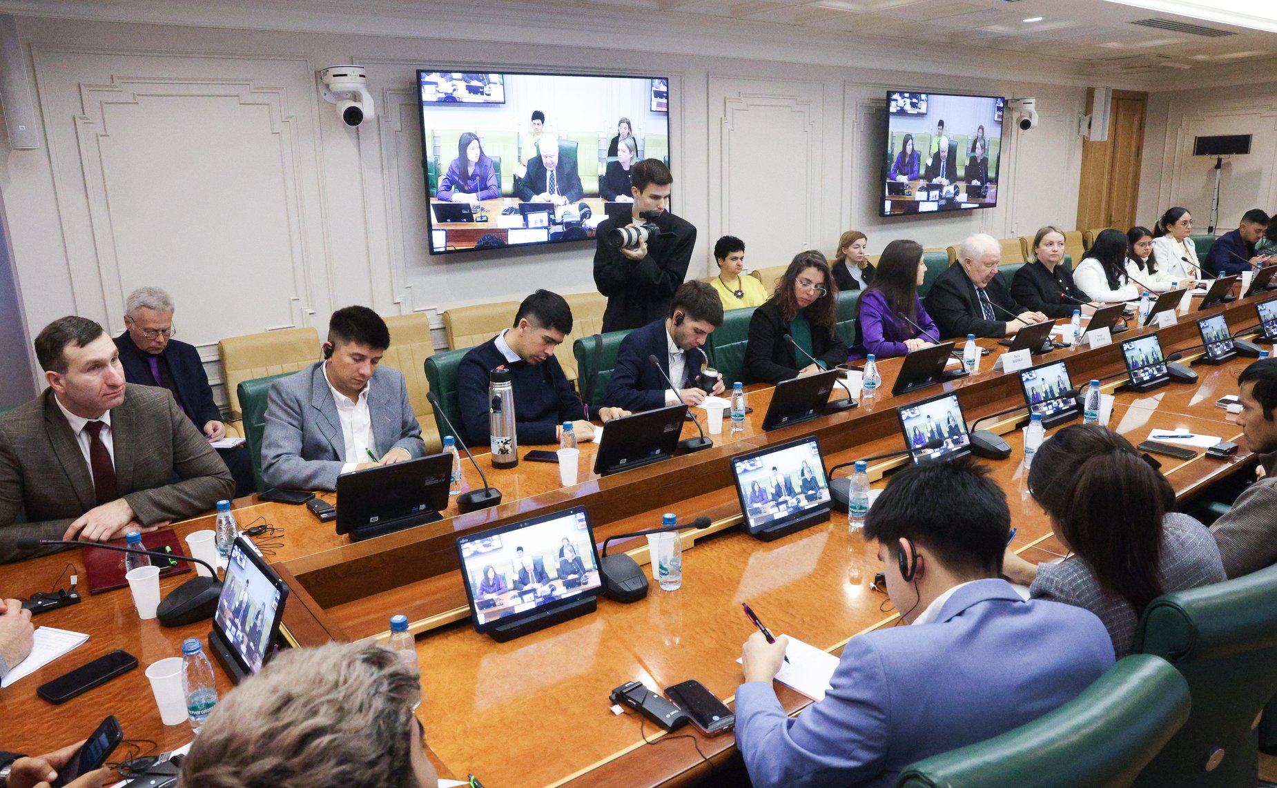 Сергей Кисляк провел встречу с латиноамериканской делегацией II Молодежного форума Россия — Латинская Америка