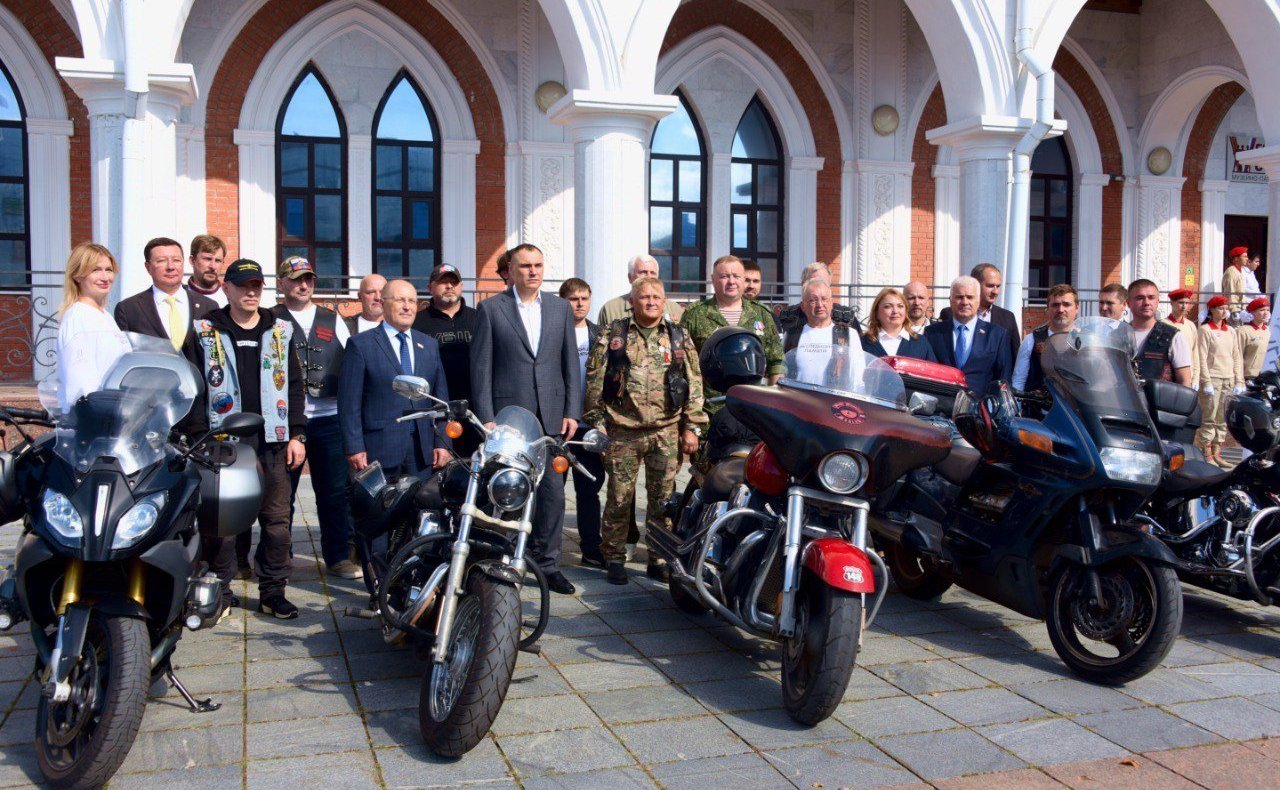 Символично, что внутри «марийского» мемориала на Невском пятачке находится гильза с частицами земли, только уже прибывшая из Марий Эл