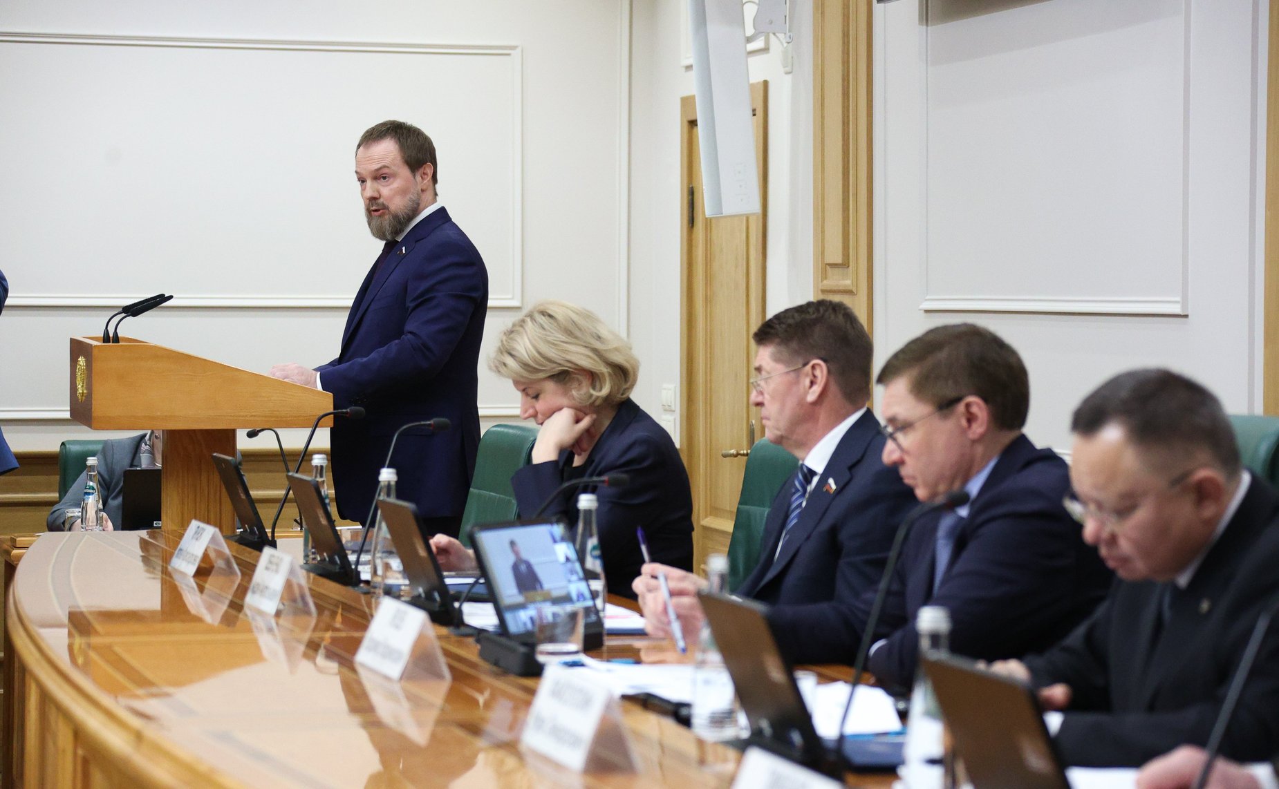Парламентские слушания на тему «Вопросы повышения эффективности управления многоквартирными домами: основные подходы и предложения»