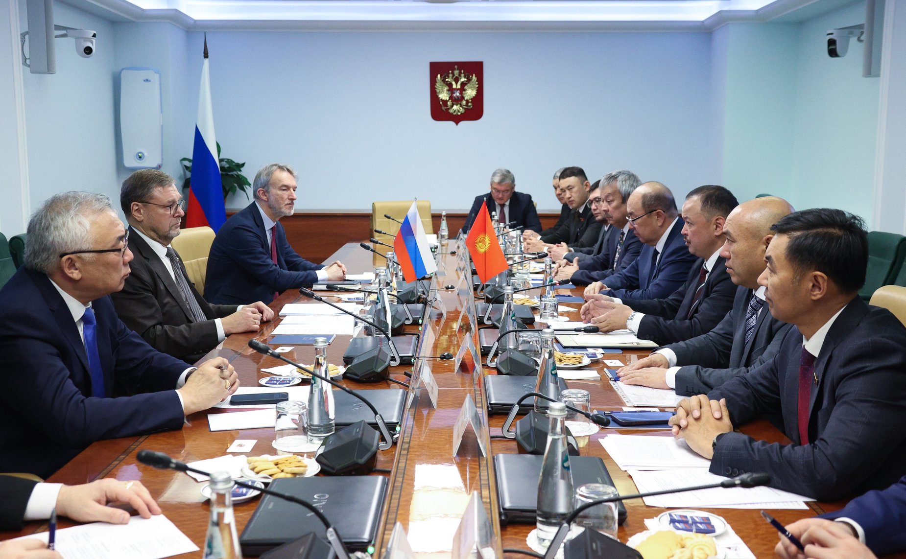 Встреча заместителя Председателя Совета Федерации Константина Косачева с председателем Комитета Жогорку Кенеша Киргизской Республики по международным делам, обороне, безопасности и миграции