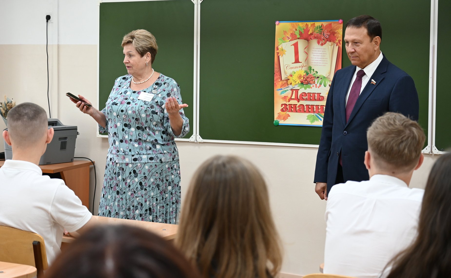 Александр Ролик в День знаний принял участие в торжественной линейке в школе № 39 г. Владивостока