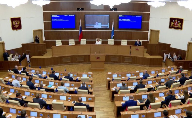 Виктор Шептий принял участие в заседании парламента региона