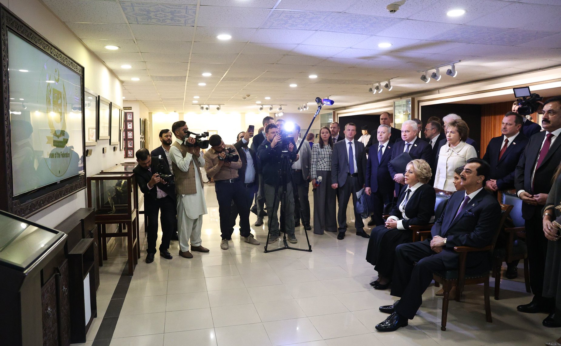 Валентина Матвиенко посетила Музей Сената Пакистана и оставила запись в Книге почётных гостей