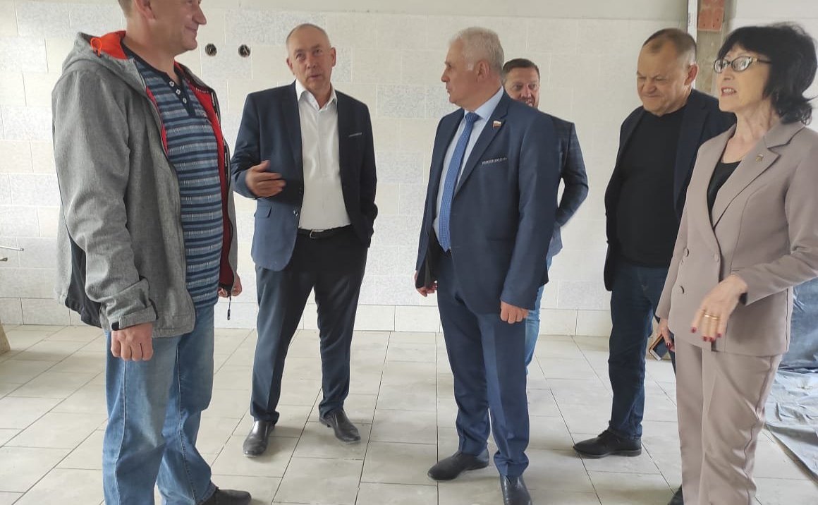 Сергей Мартынов оценил ход капитального ремонта в школах Параньгинского района