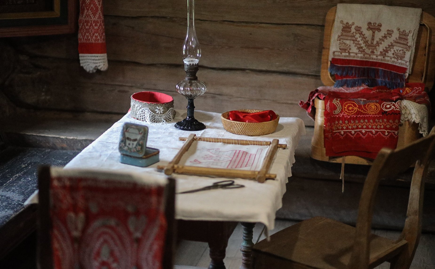 Сенаторы посетили музей деревянного зодчества «Малые Корелы»