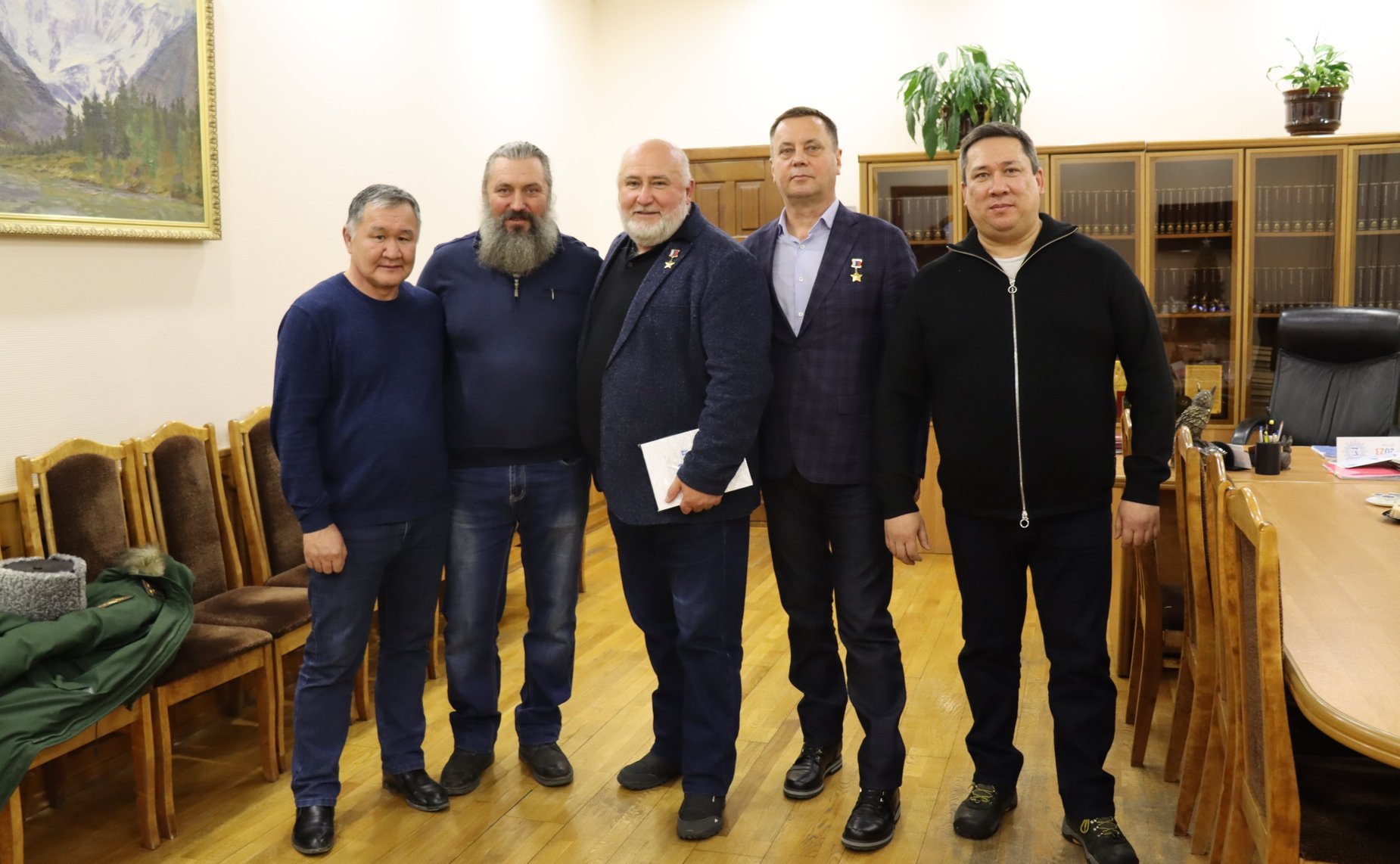 Владимир Полетаев организовал встречу выпускников лицеев № 1 и 6 Усть-Коксинской школы Горного Алтая с Героями России