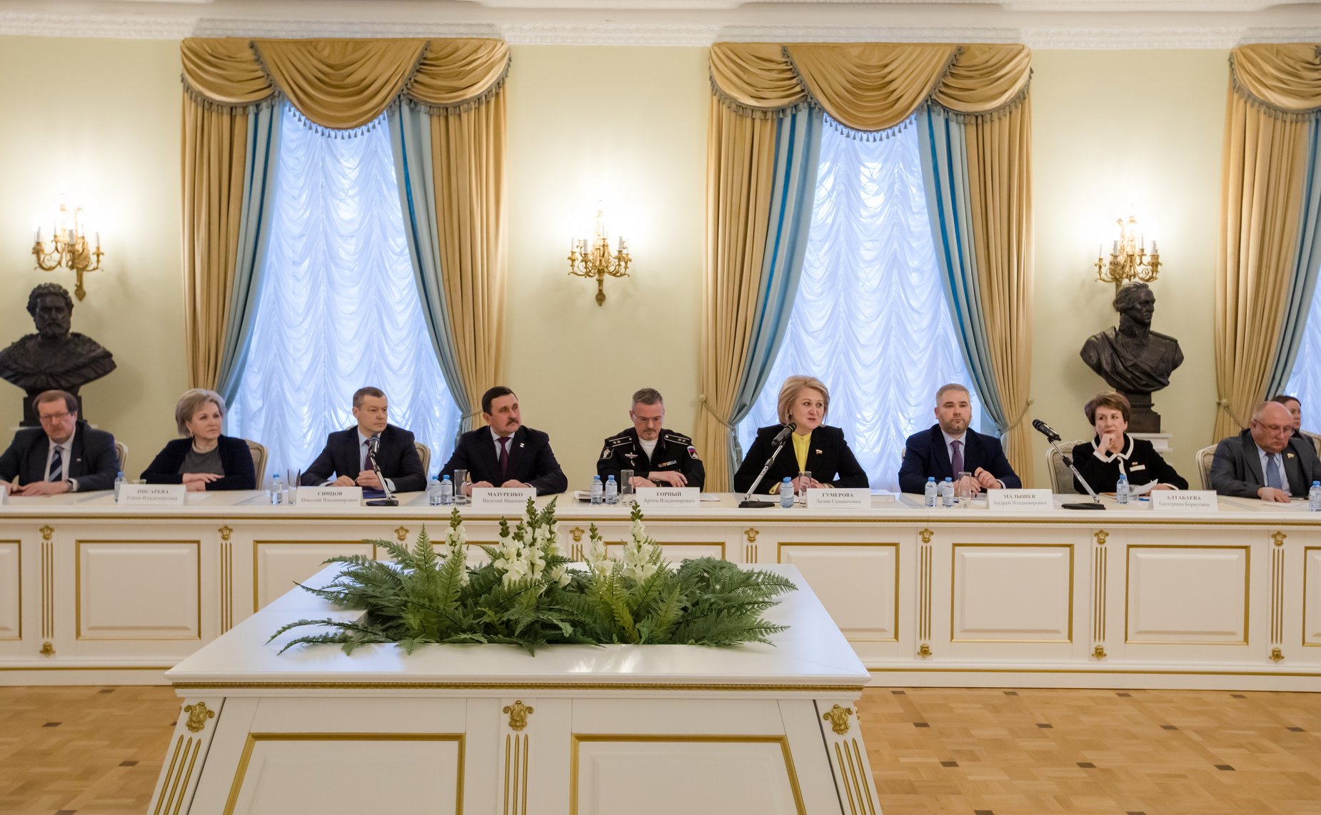 Лилия Гумерова провела совещание на тему «Участие деятелей культуры и искусства в мероприятиях по поддержке участников специальной военной операции»