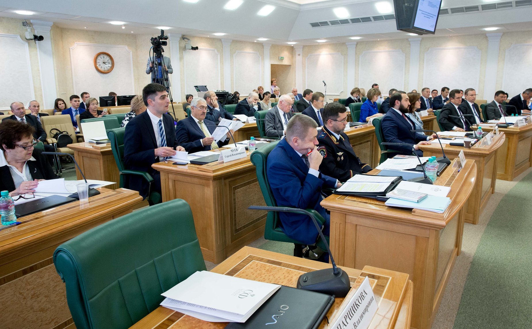 В зале заседания