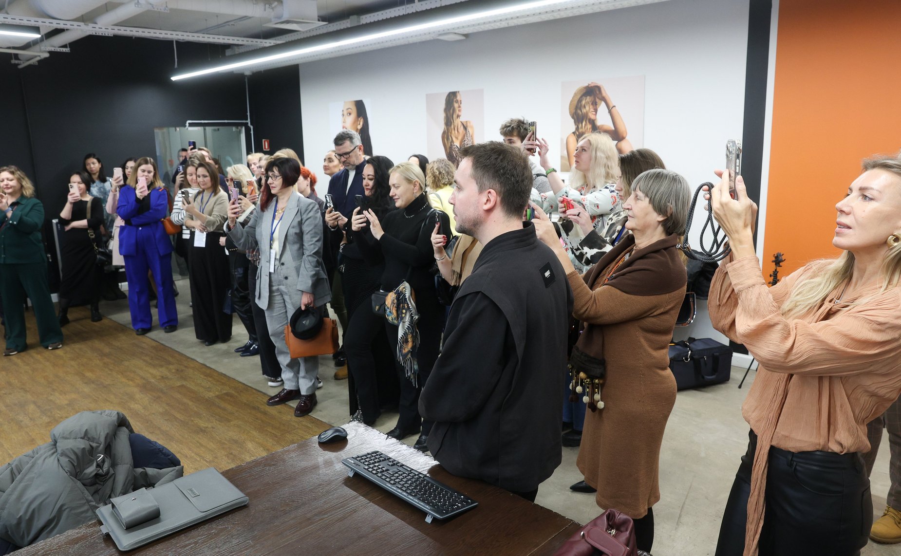 Экскурсия по пространству RASKROI. IV Международный форум «Содружество моды»