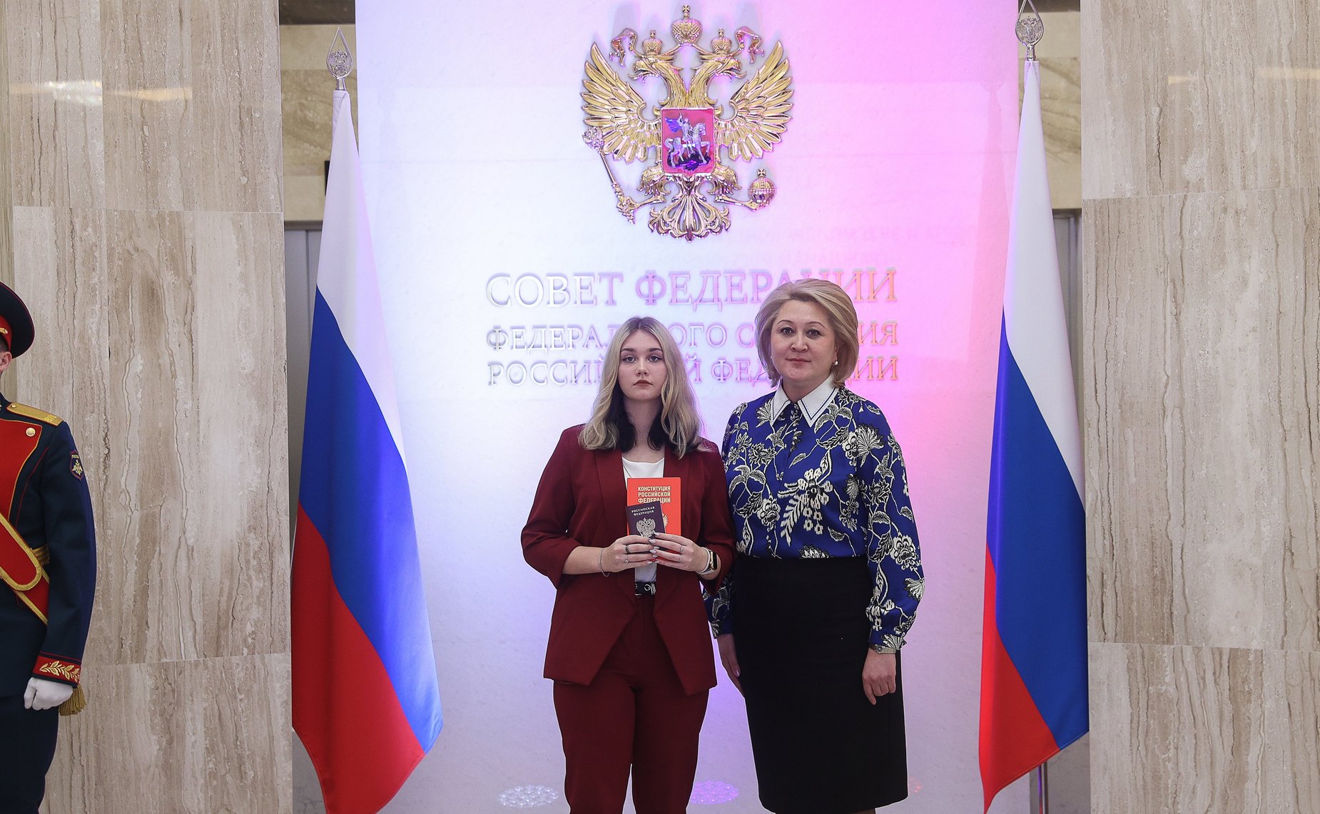 Торжественная церемония вручения паспортов граждан РФ 14-летним жителям Луганской Народной Республики и Херсонской области