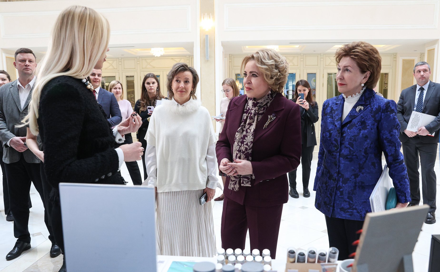 Валентина Матвиенко открыла в Совете Федерации выставку «Женская кооперация в международной торговле»