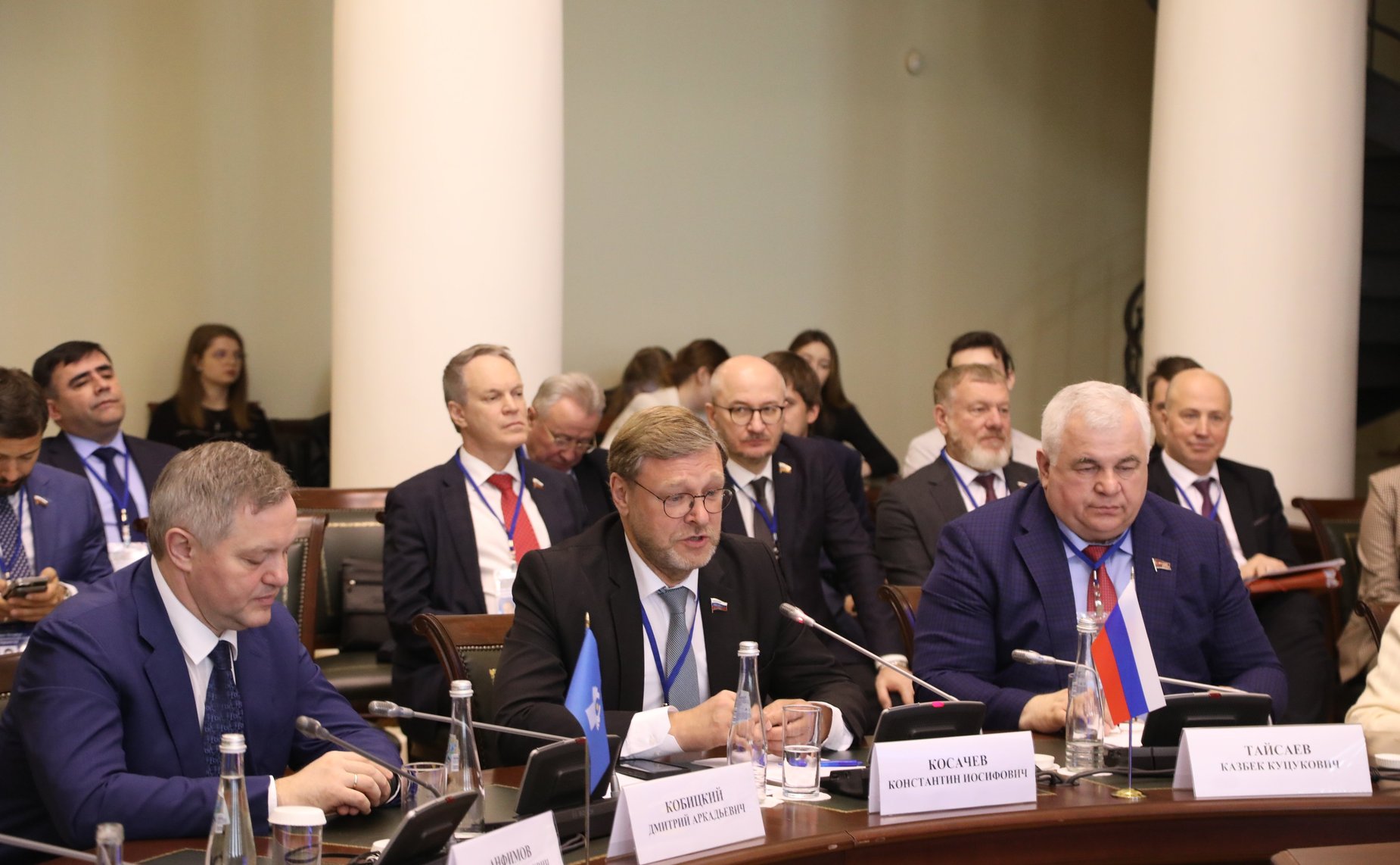 Круглый стол «Институт парламентаризма в условиях глобальных трансформаций»