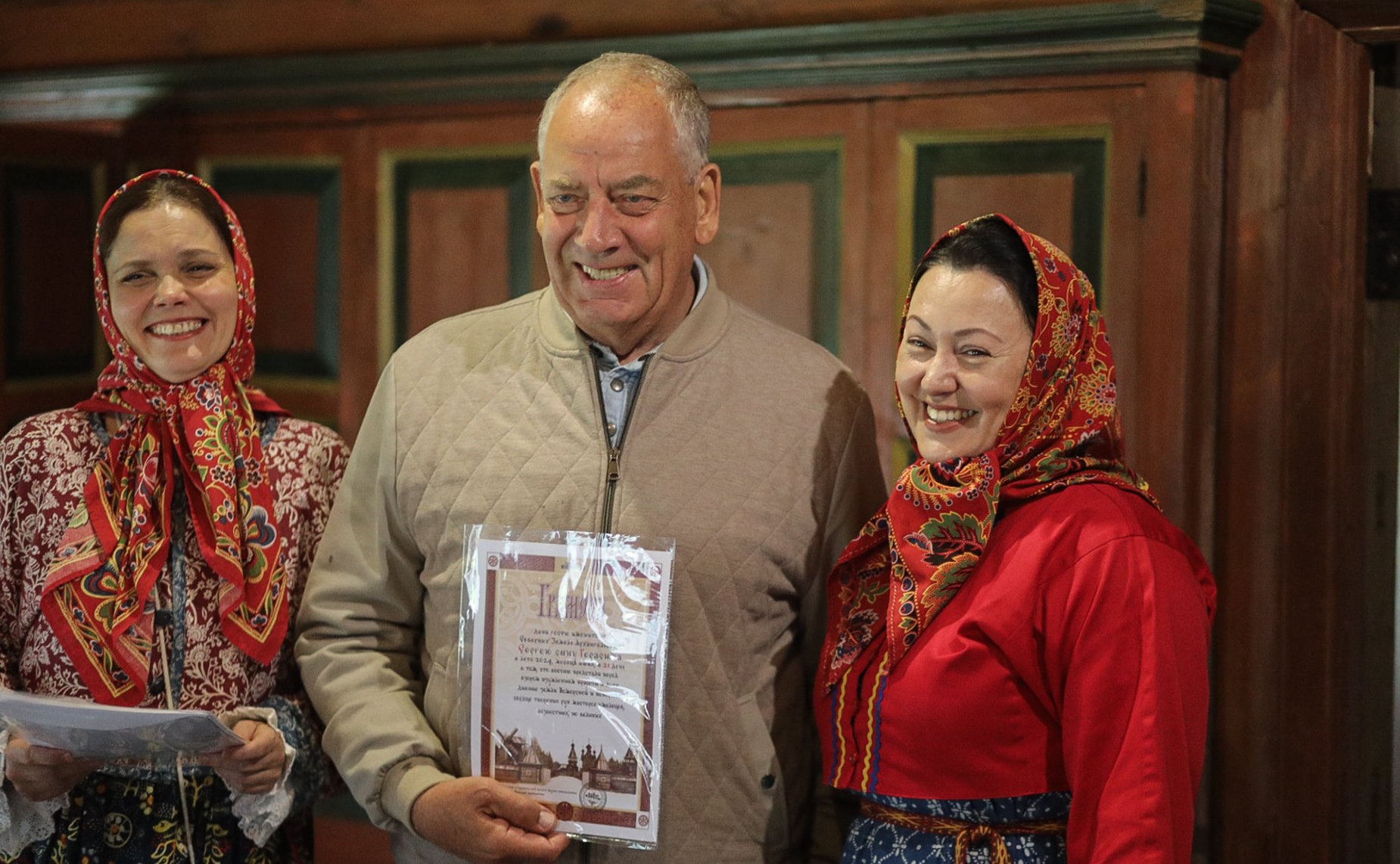 Сенаторы посетили музей деревянного зодчества «Малые Корелы»