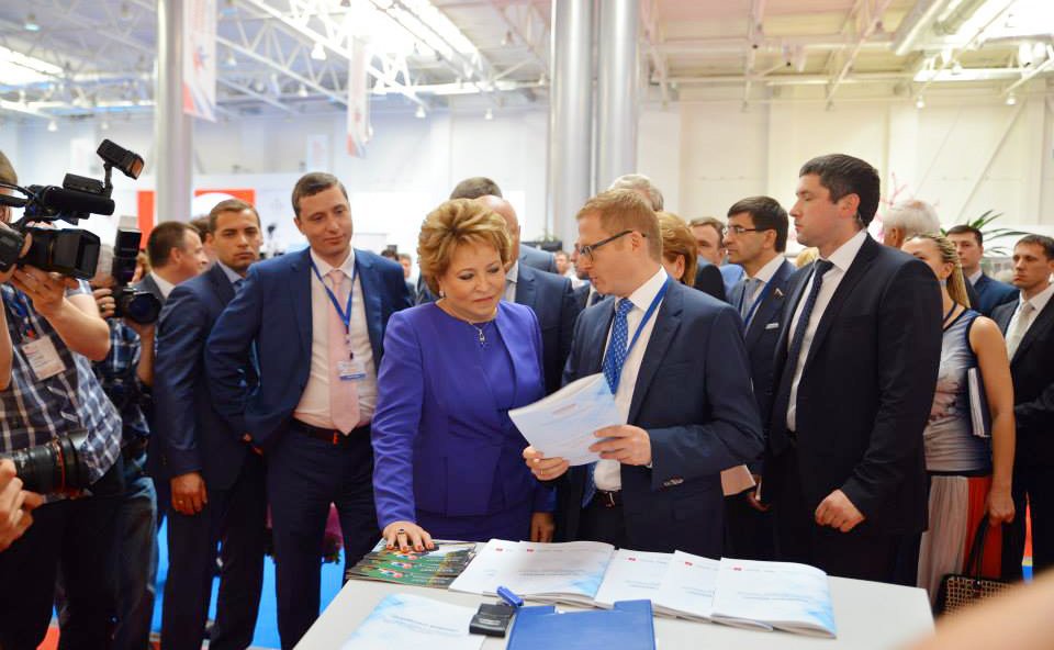 В. Матвиенко на заводе