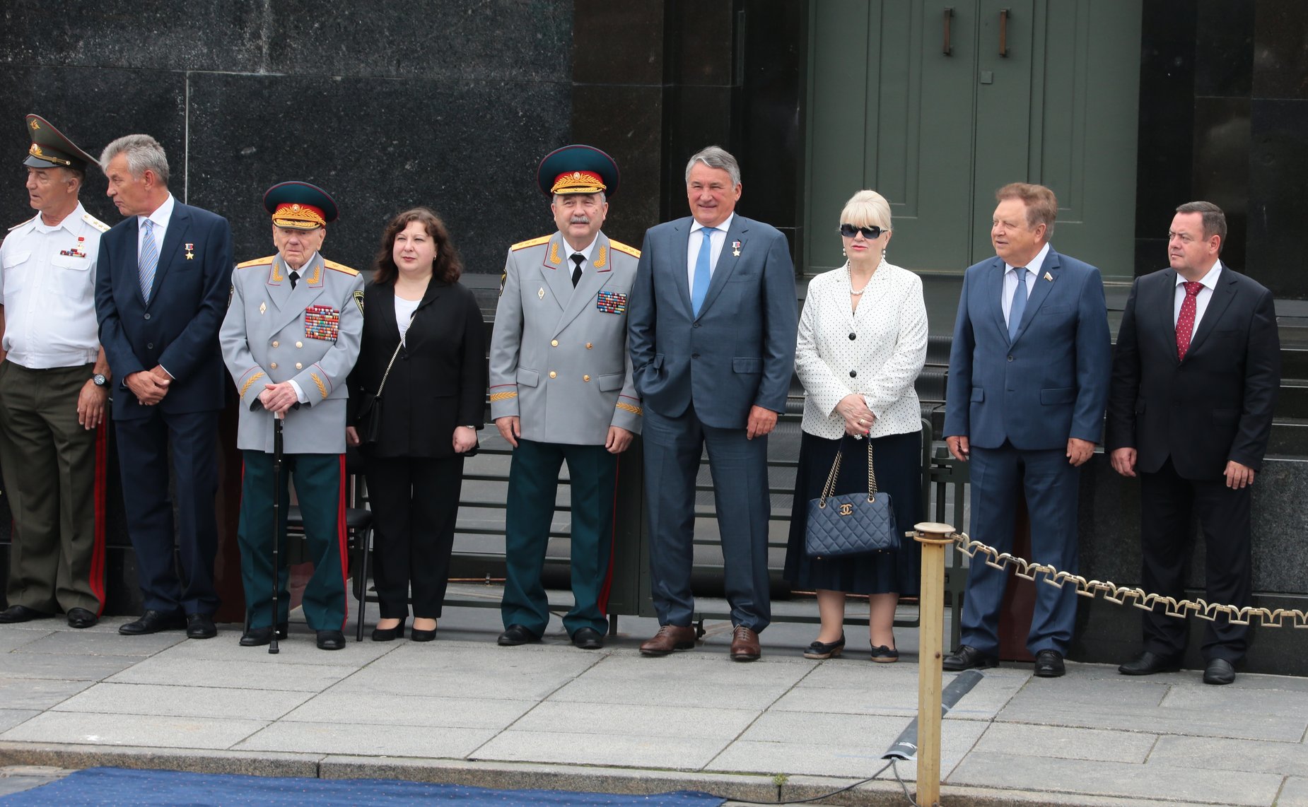 Ю. Воробьев и сенаторы приняли участие в церемонии вручения дипломов выпускникам вузов МЧС