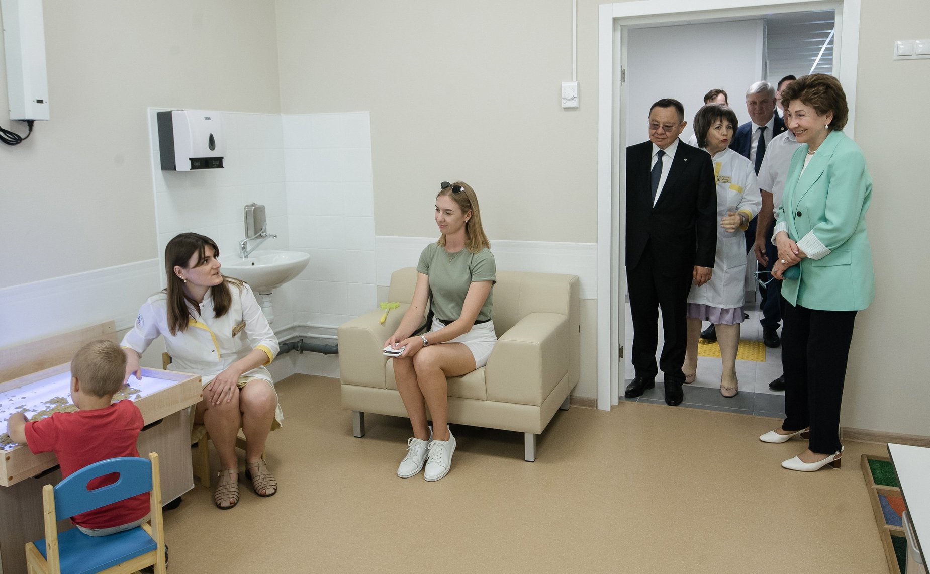 Заместитель Председателя СФ Галина Карелова, Министр строительства и ЖКХ РФ Ирек Файзуллин и губернатор Воронежской области Александр Гусев обсудили ход строительства инфраструктурных проектов в регионе