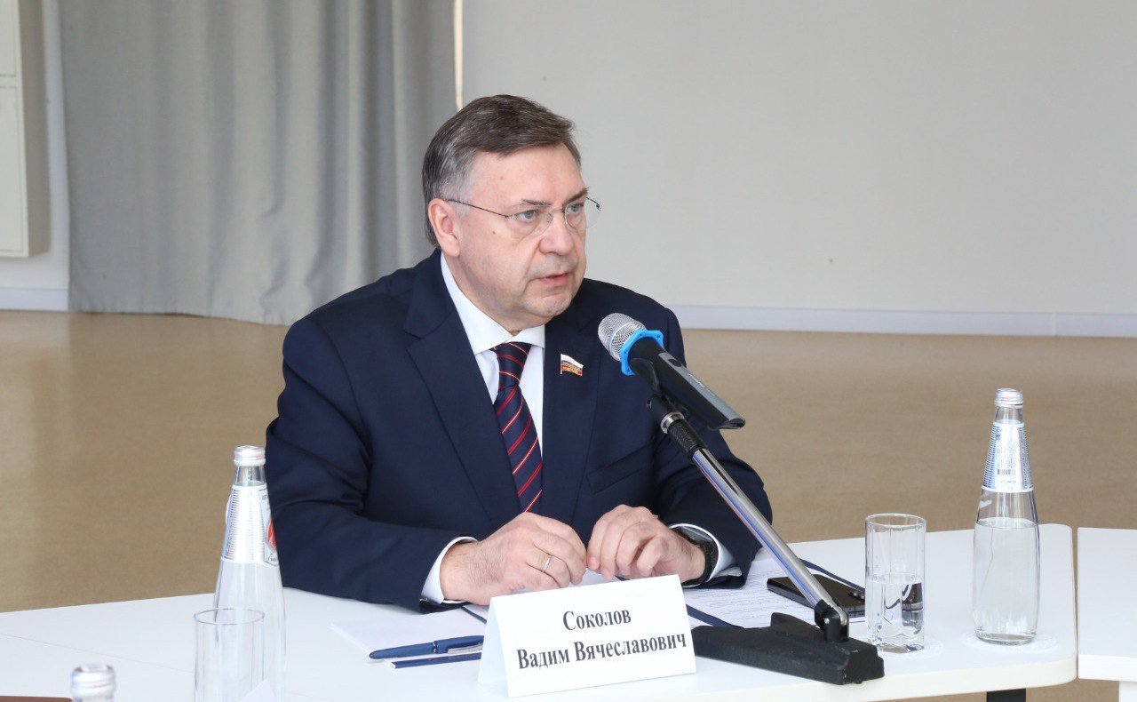 Вадим Соколов, в рамках региональной недели, совместно с Правительством Орловской области, преподавателями и представителями молодежных организаций обсудил на круглом столе как обеспечить нашим детям безопасное пребывание в цифровом пространстве